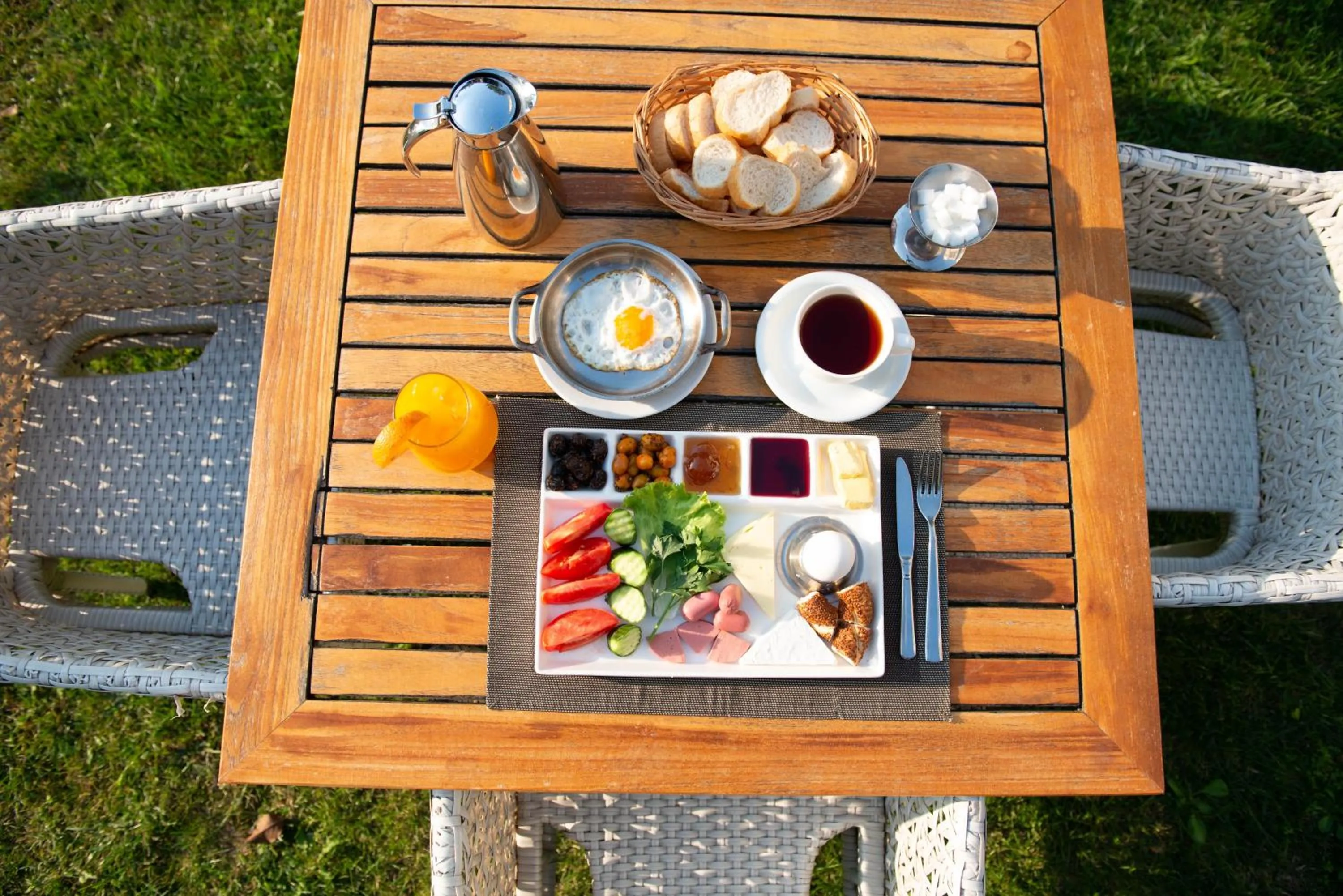 Food and drinks in Hotel Simsek