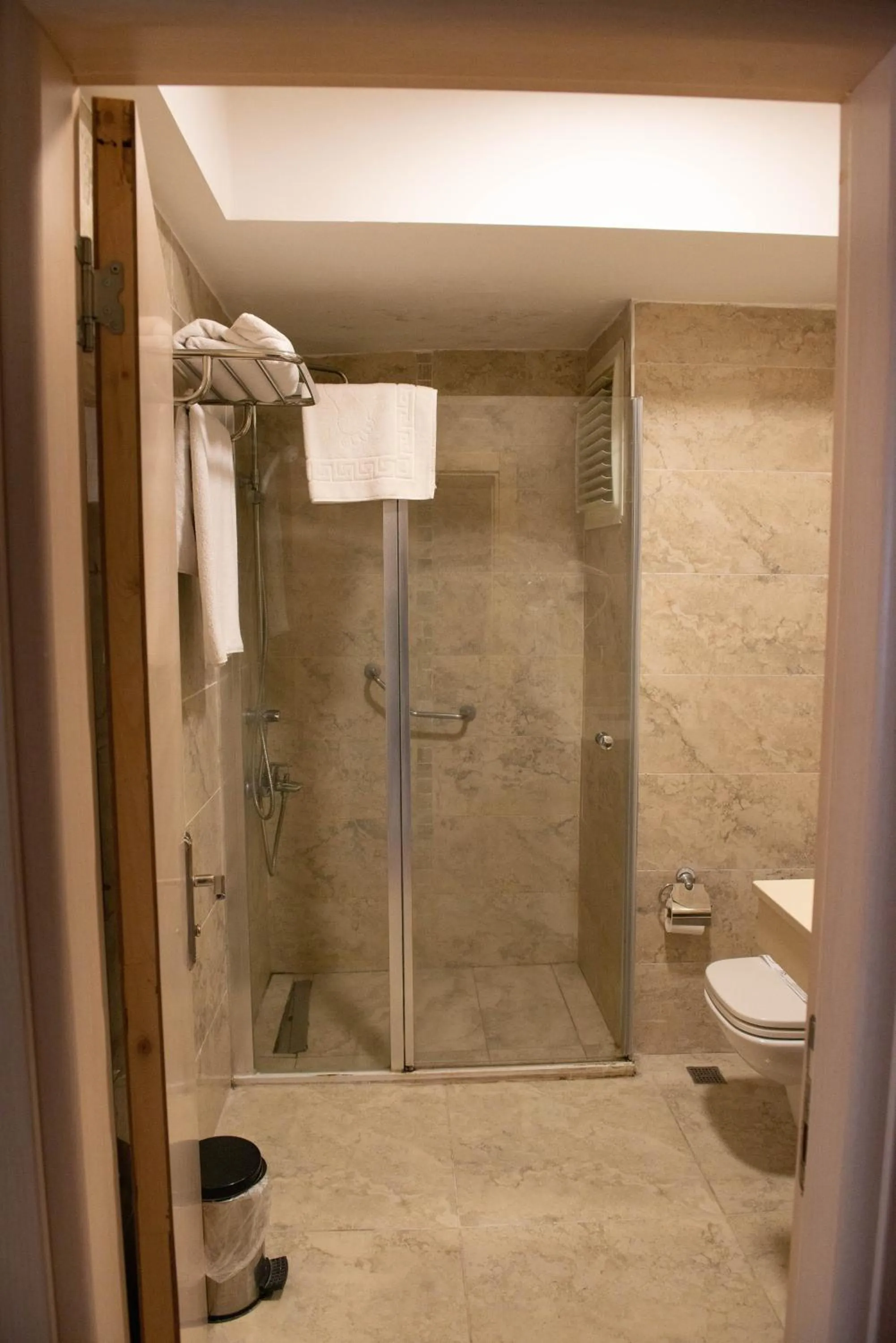 Shower in Hotel Simsek