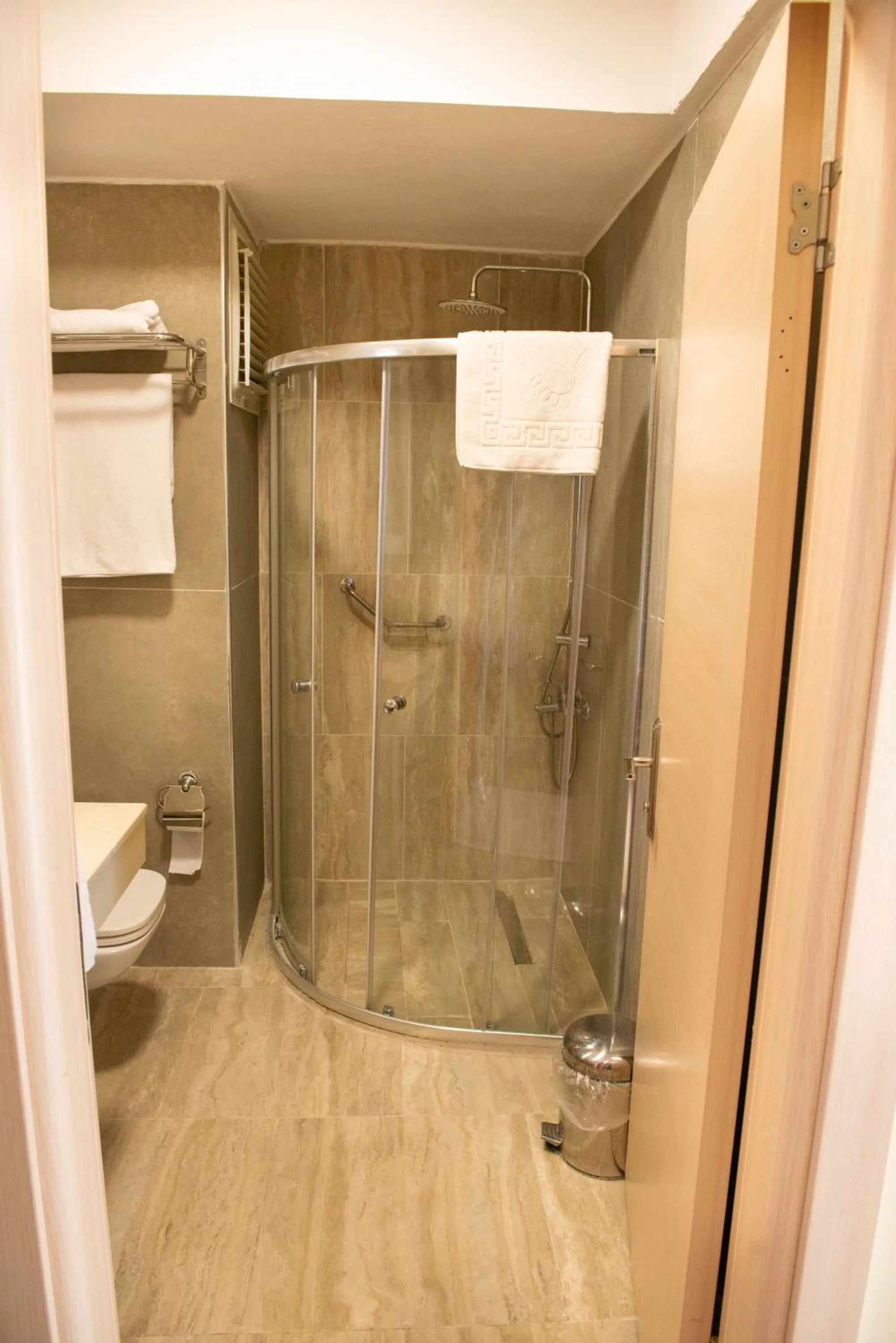 Shower in Hotel Simsek