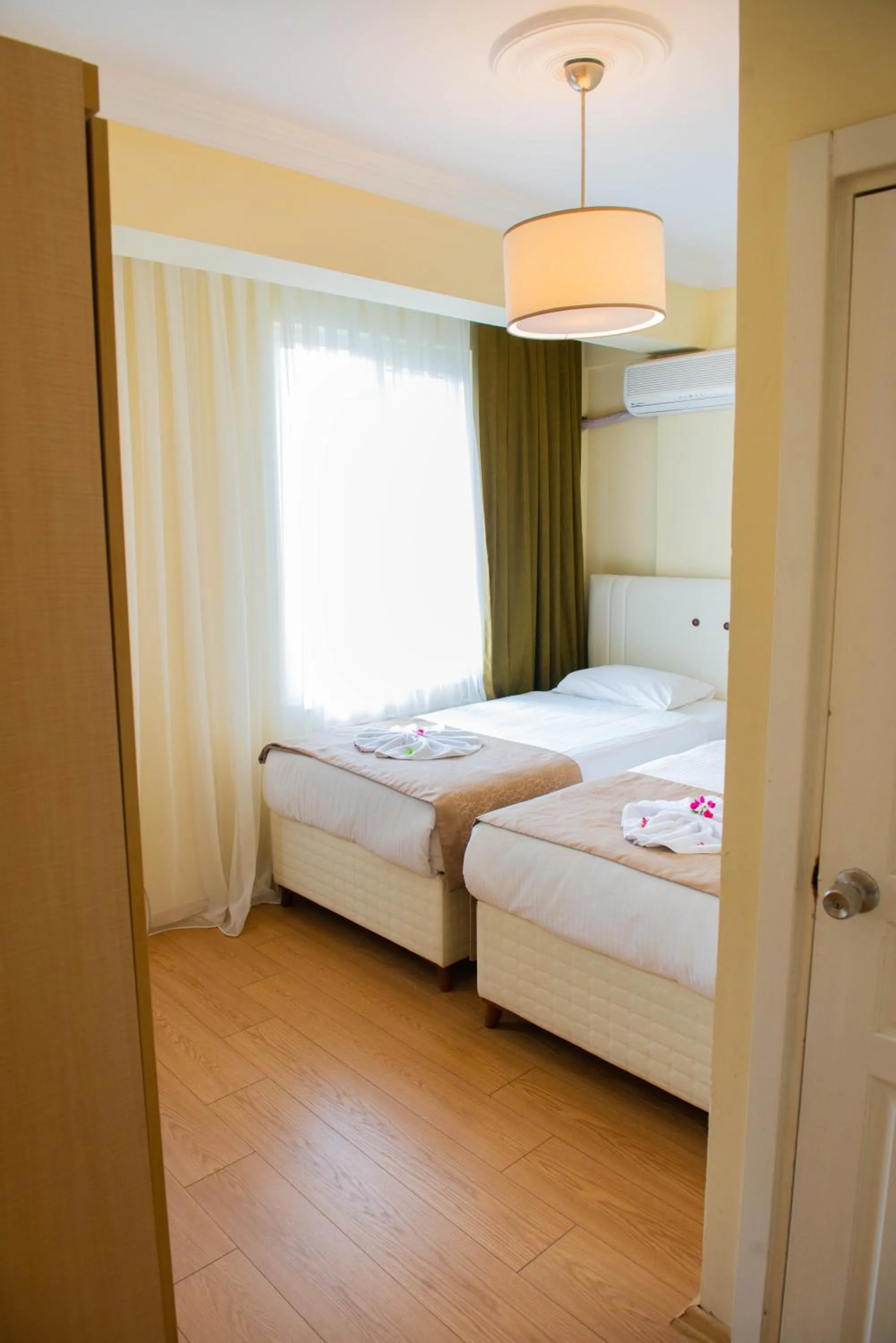 Bed in Hotel Simsek