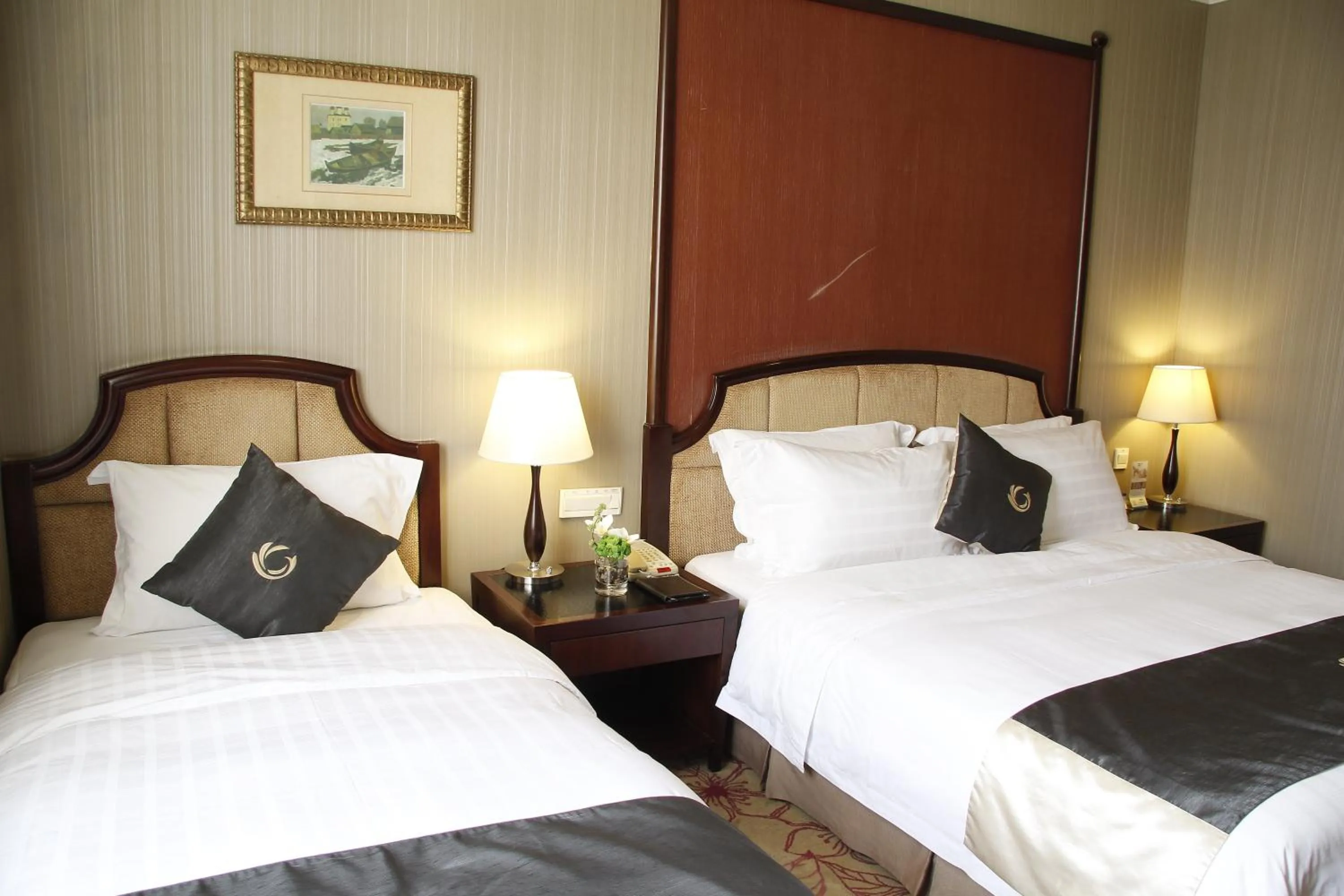 Bed in The Royal Marina Plaza Hotel Guangzhou