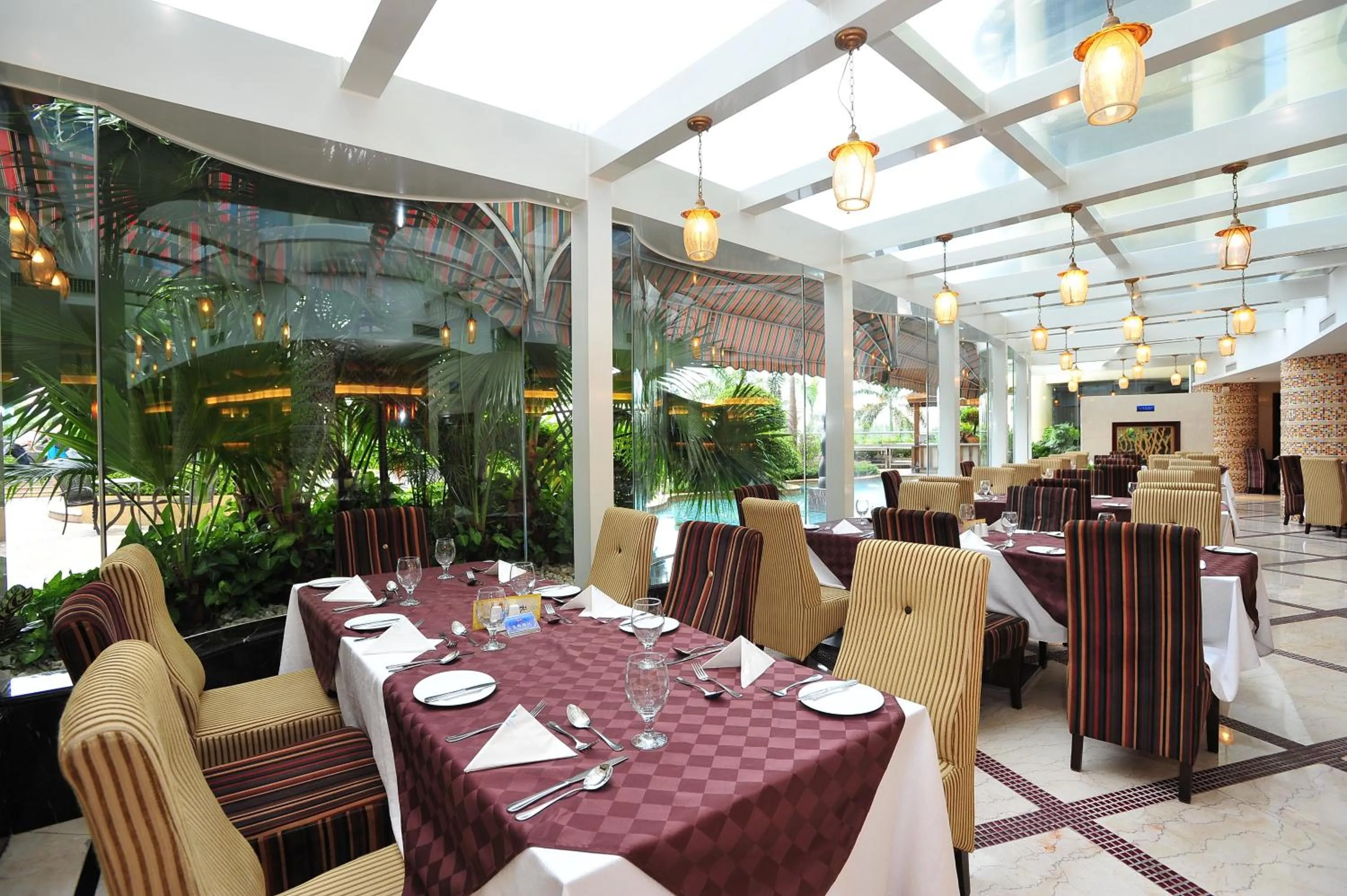 Restaurant/places to eat in The Royal Marina Plaza Hotel Guangzhou