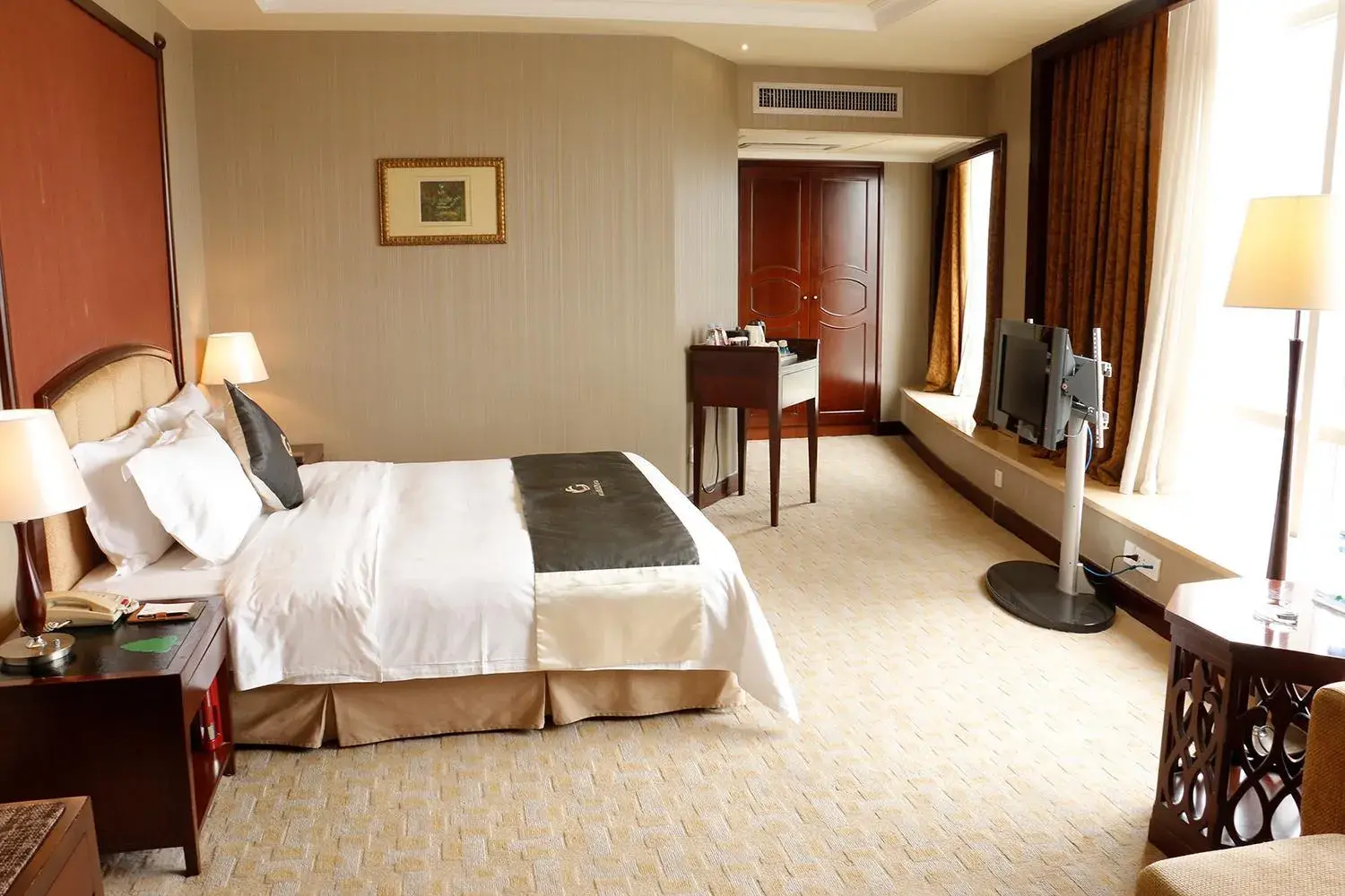 Bed in The Royal Marina Plaza Hotel Guangzhou Bed in The Royal Marina Plaza Hotel Guangzhou