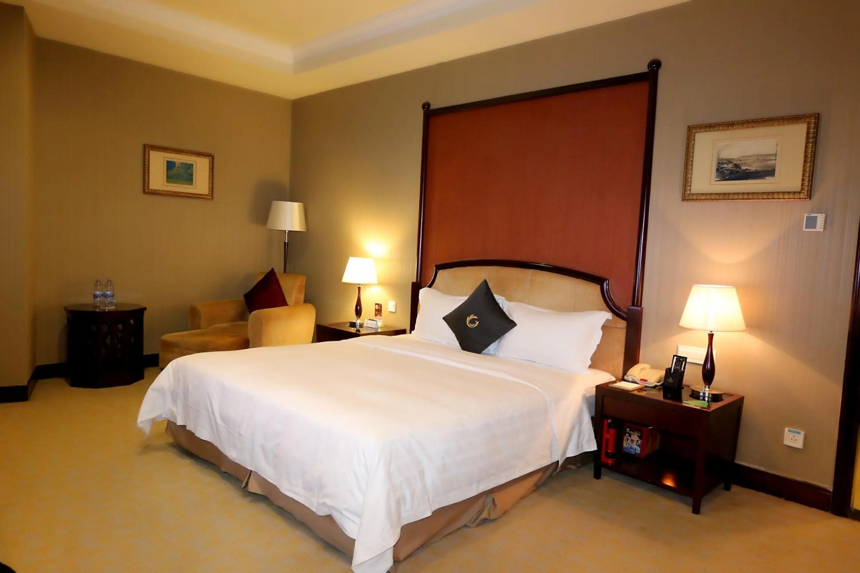 Bed in The Royal Marina Plaza Hotel Guangzhou