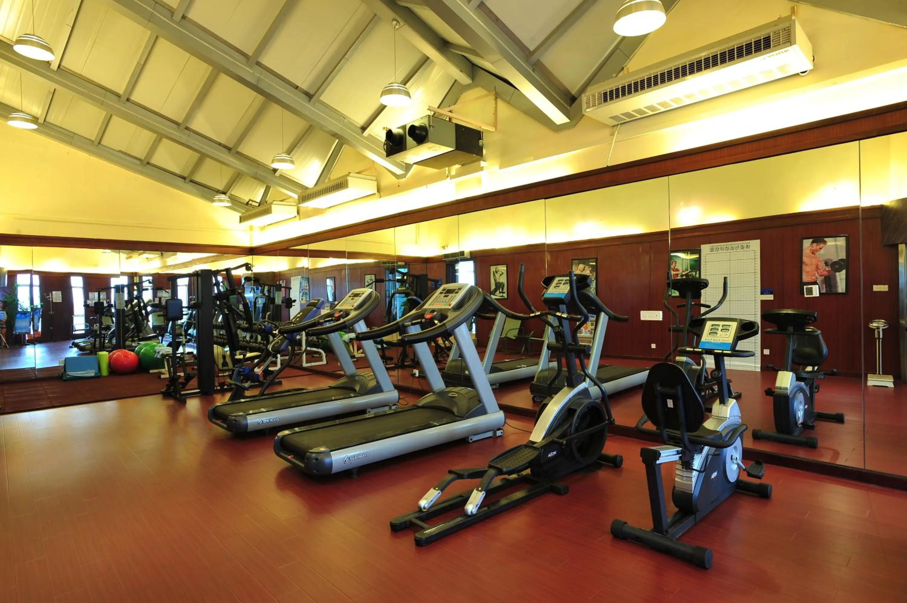 Fitness centre/facilities in The Royal Marina Plaza Hotel Guangzhou