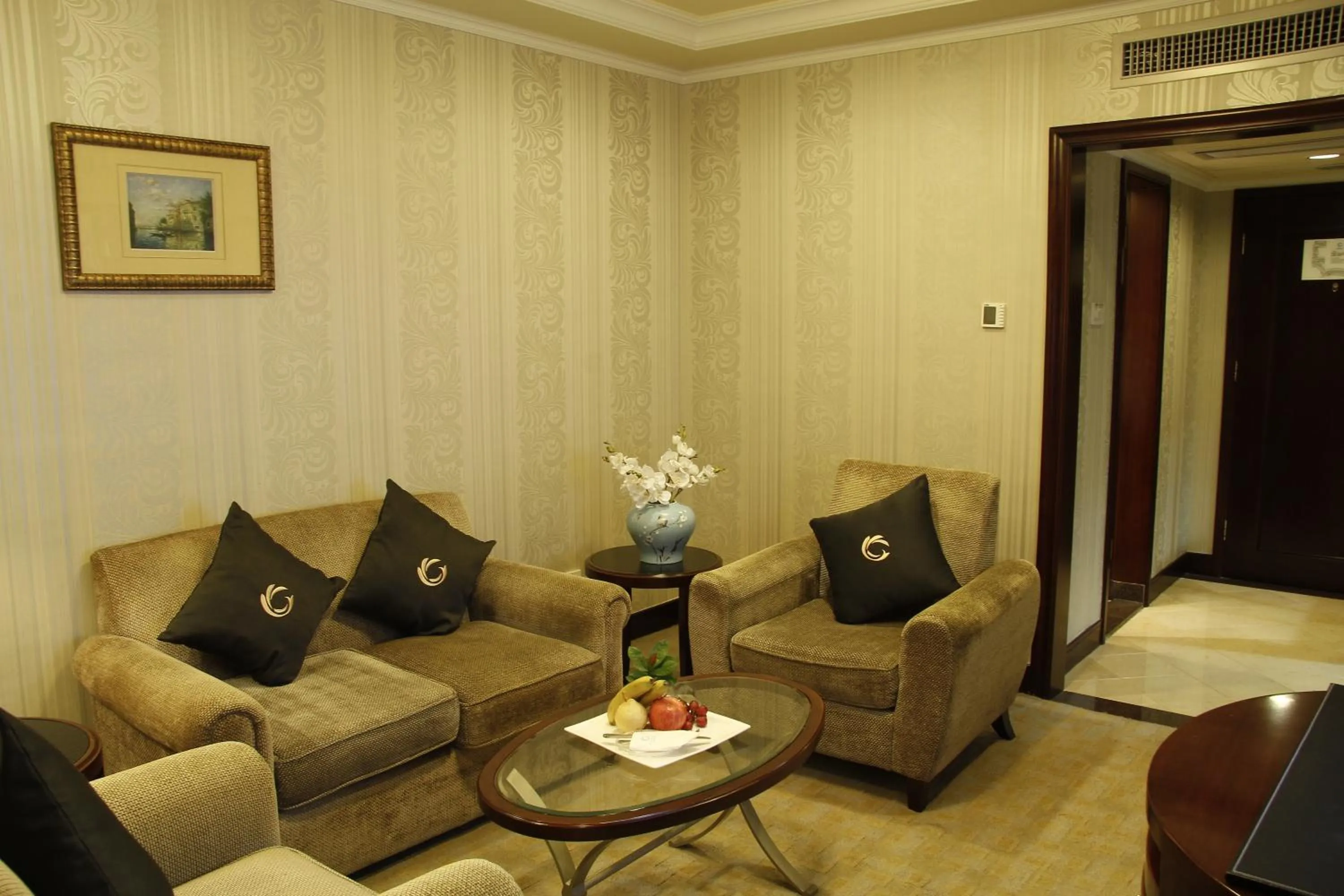 Living room in The Royal Marina Plaza Hotel Guangzhou