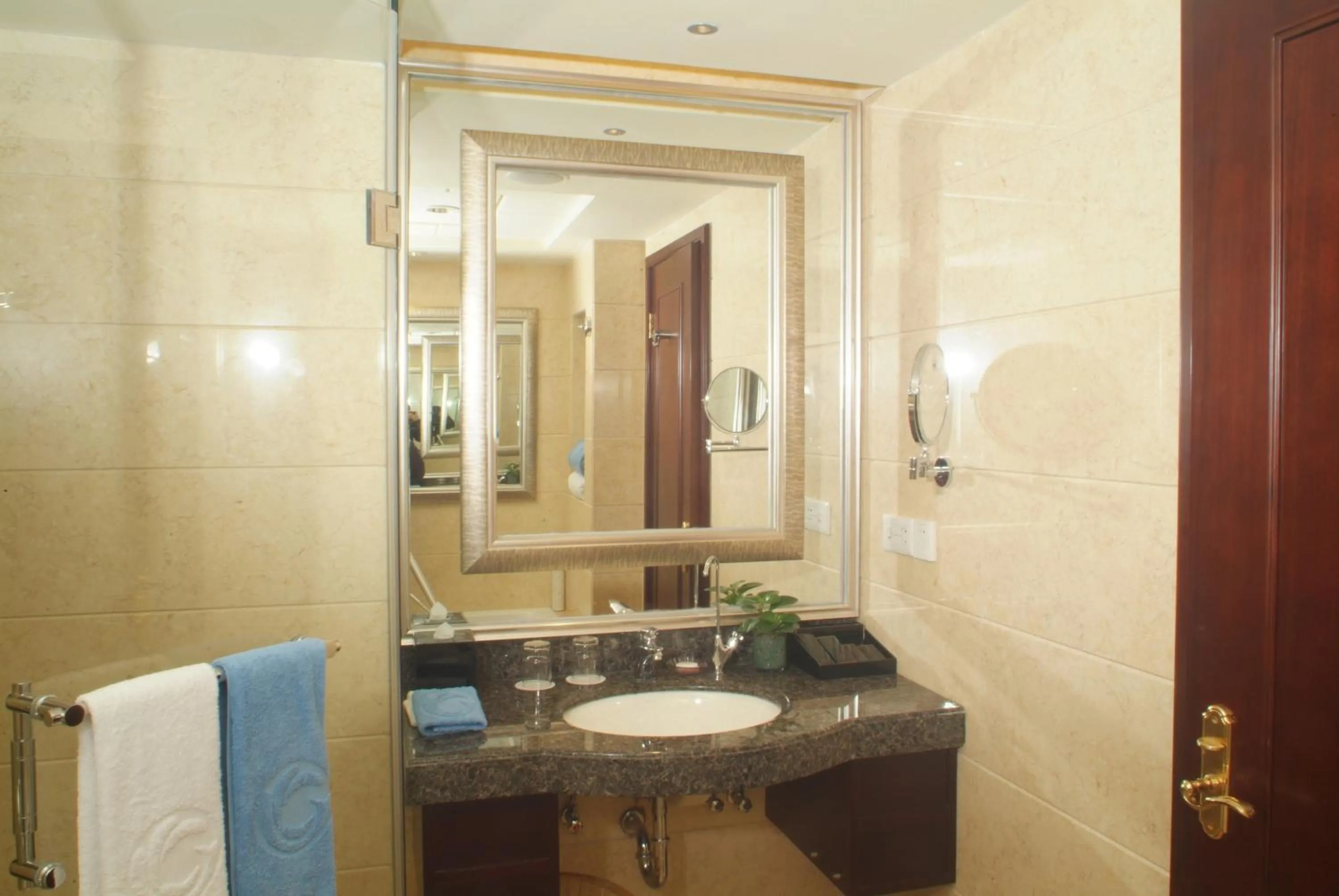 The Royal Marina Plaza Hotel Guangzhou