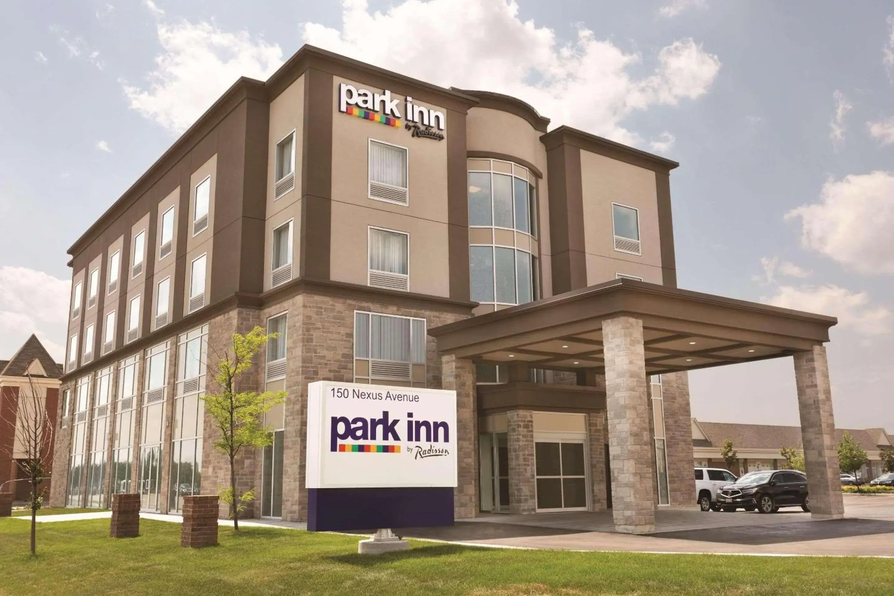 Property building in Park Inn by Radisson Brampton, ON Property building in Park Inn by Radisson Brampton, ON