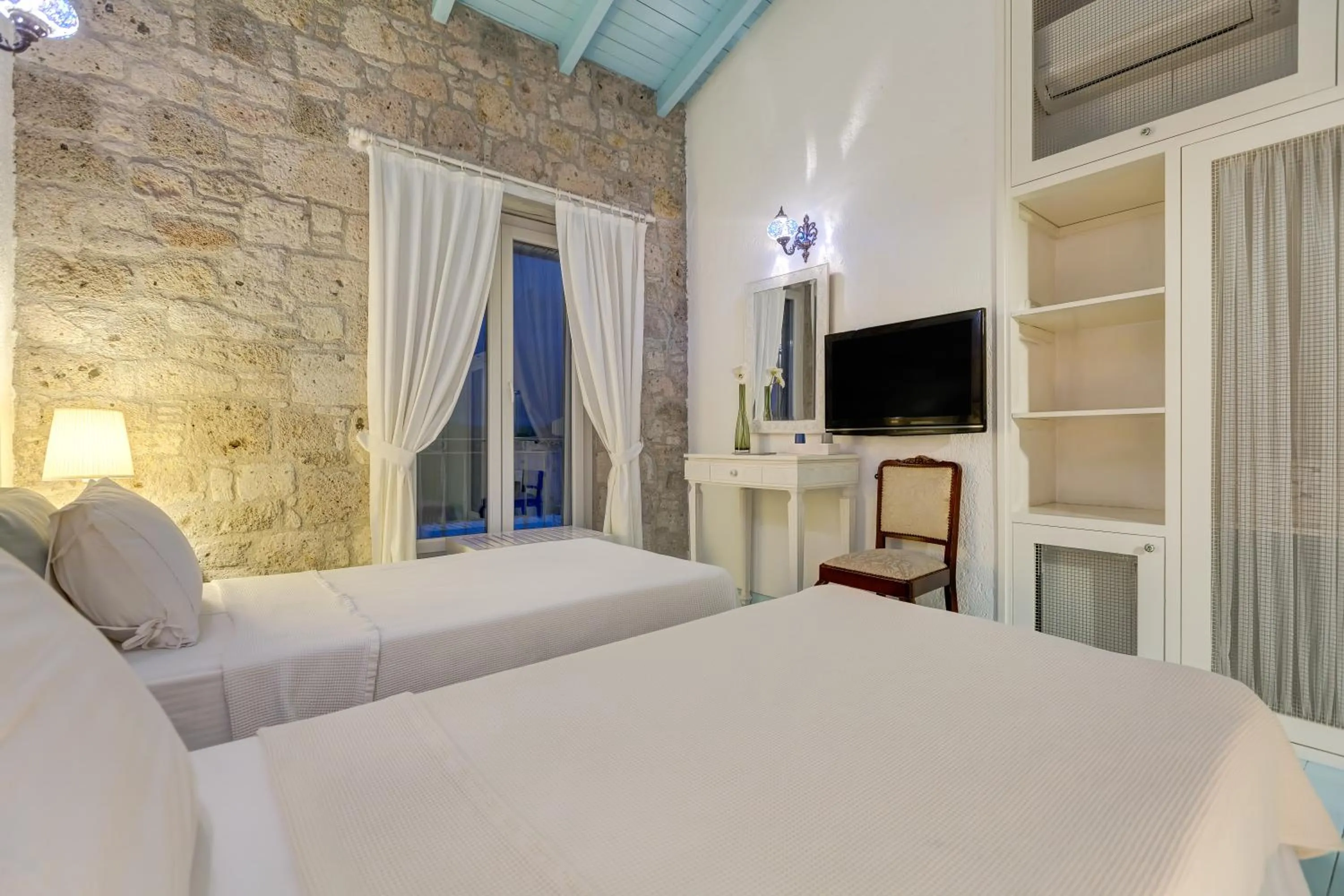 Photo of the whole room, Bed in Beyazhan Hotel