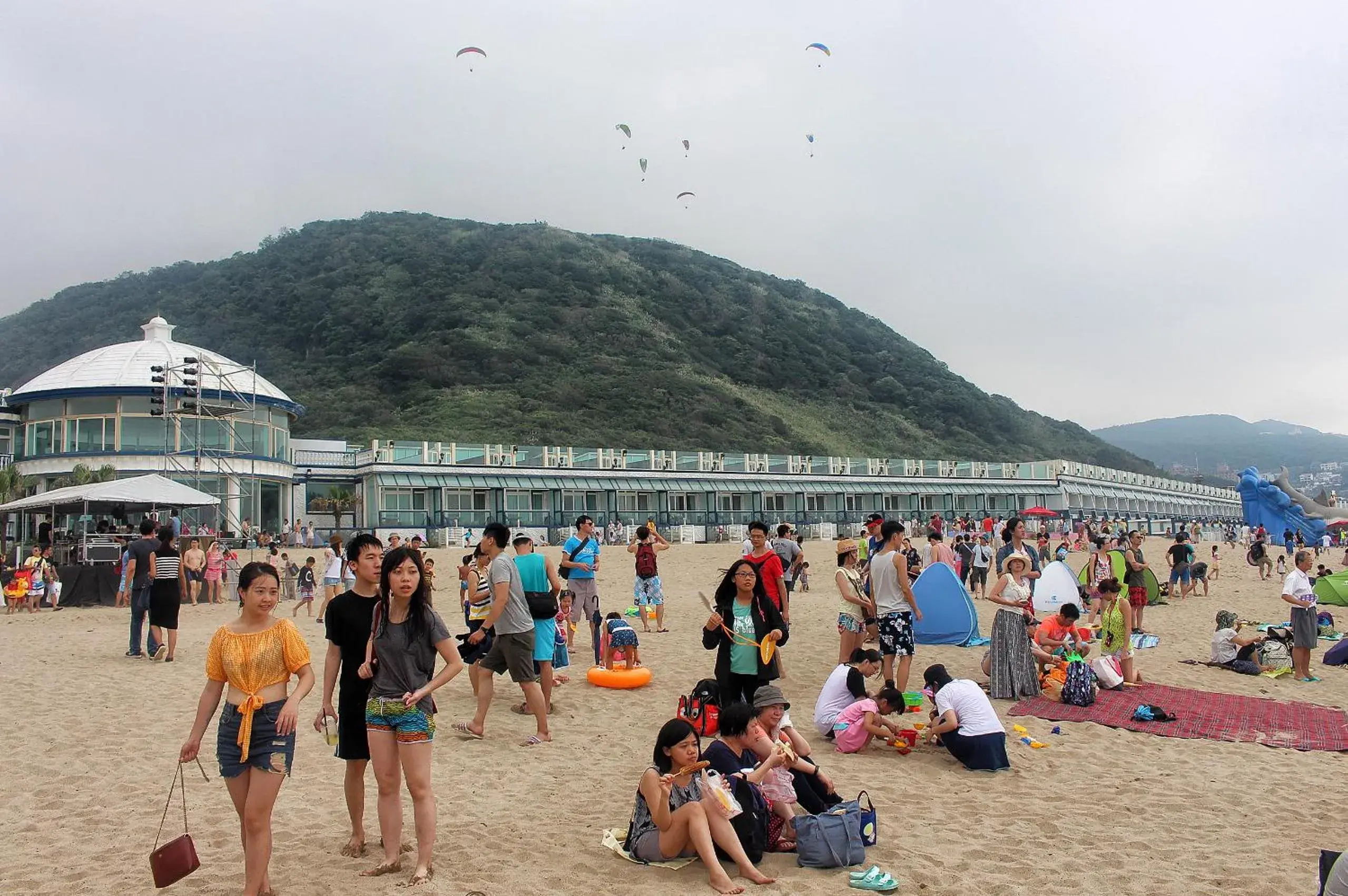 Beach in White House Hot Spring Beach Resort