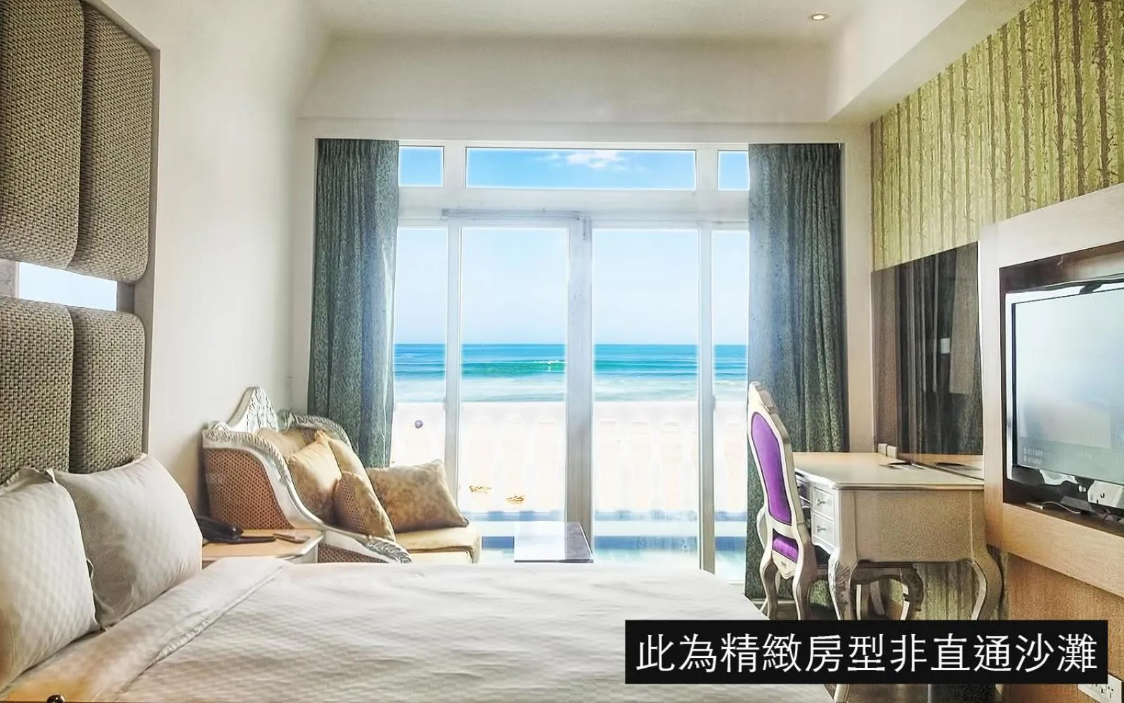 Bed in White House Hot Spring Beach Resort