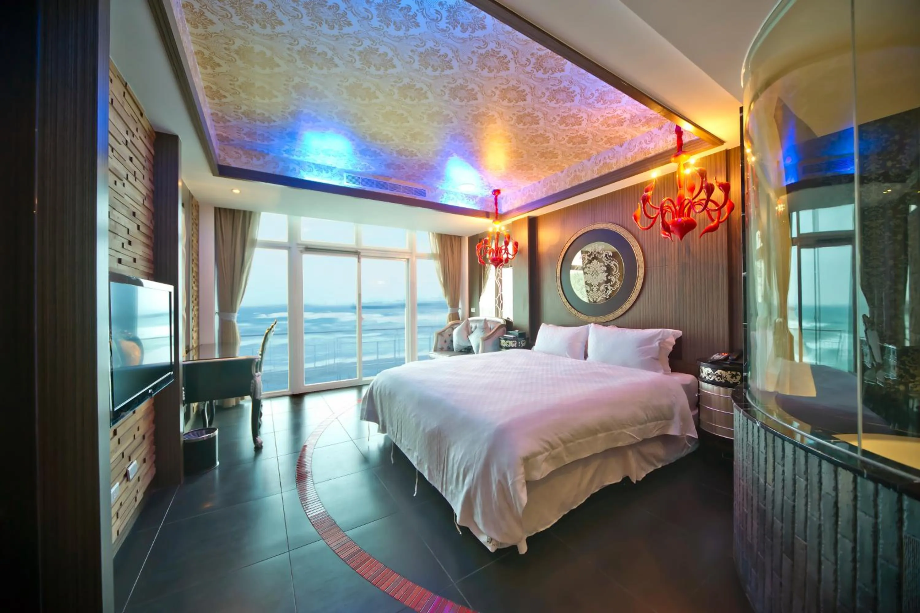 Day, Bed in White House Hot Spring Beach Resort