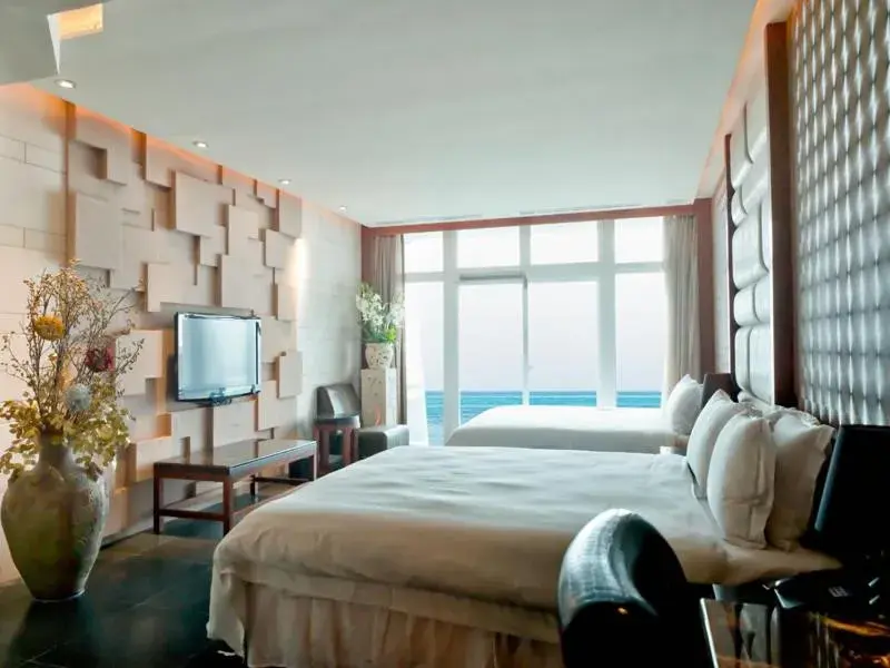 Photo of the whole room, Bed in White House Hot Spring Beach Resort