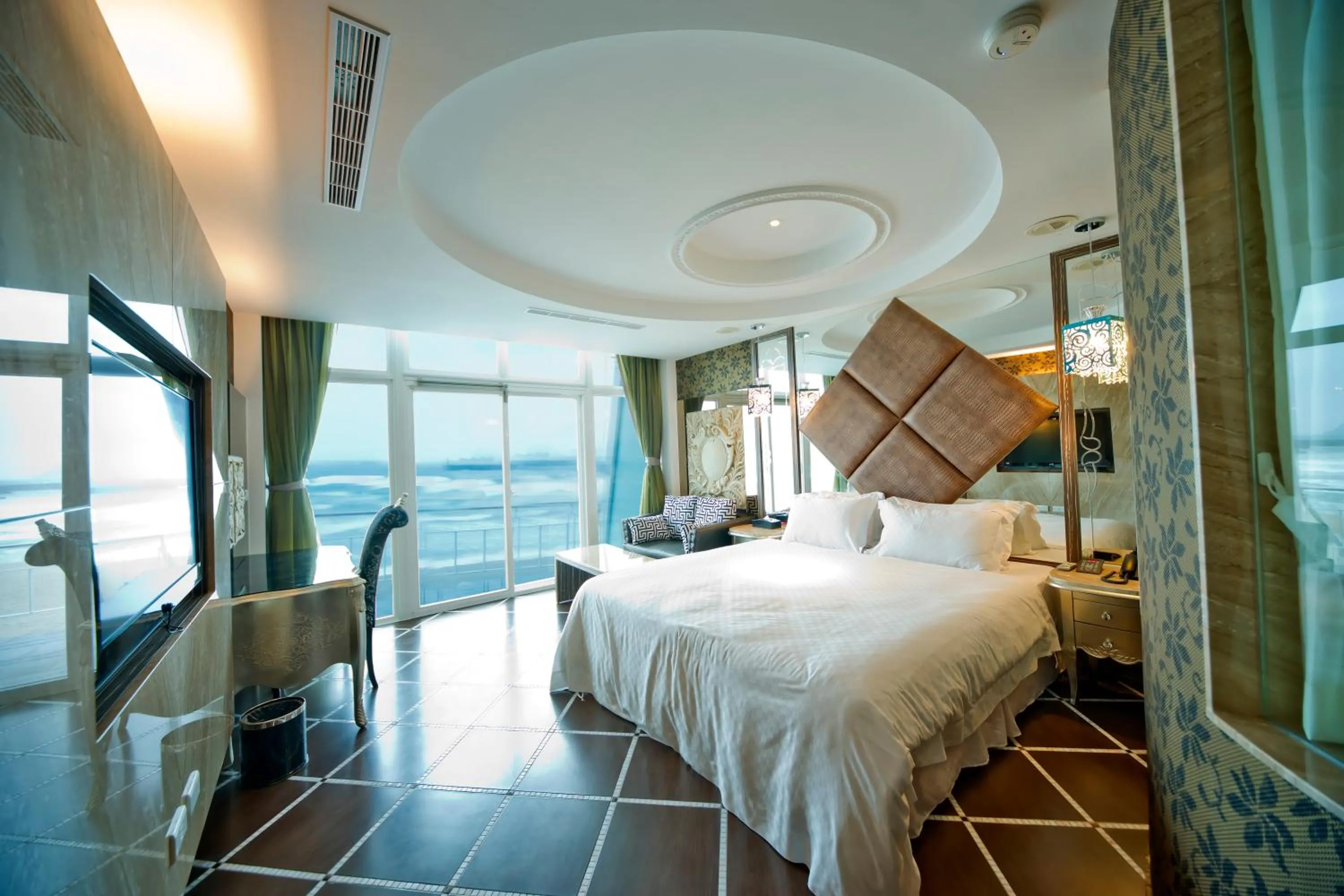 Day, Bed in White House Hot Spring Beach Resort