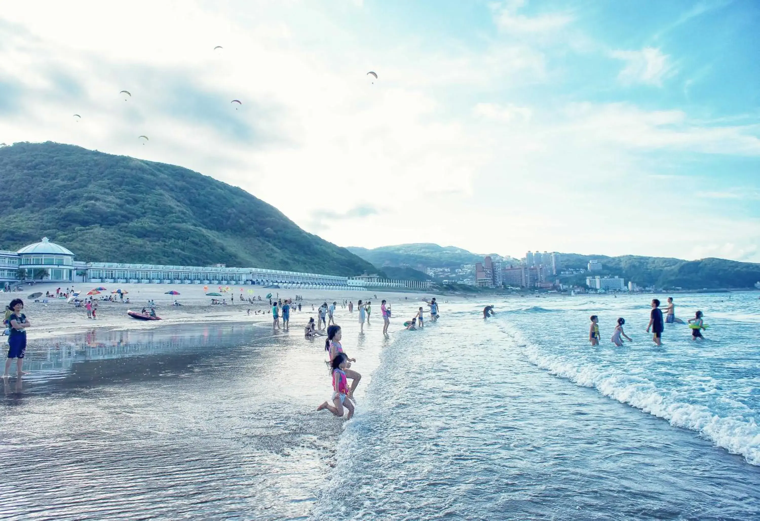 Beach in White House Hot Spring Beach Resort