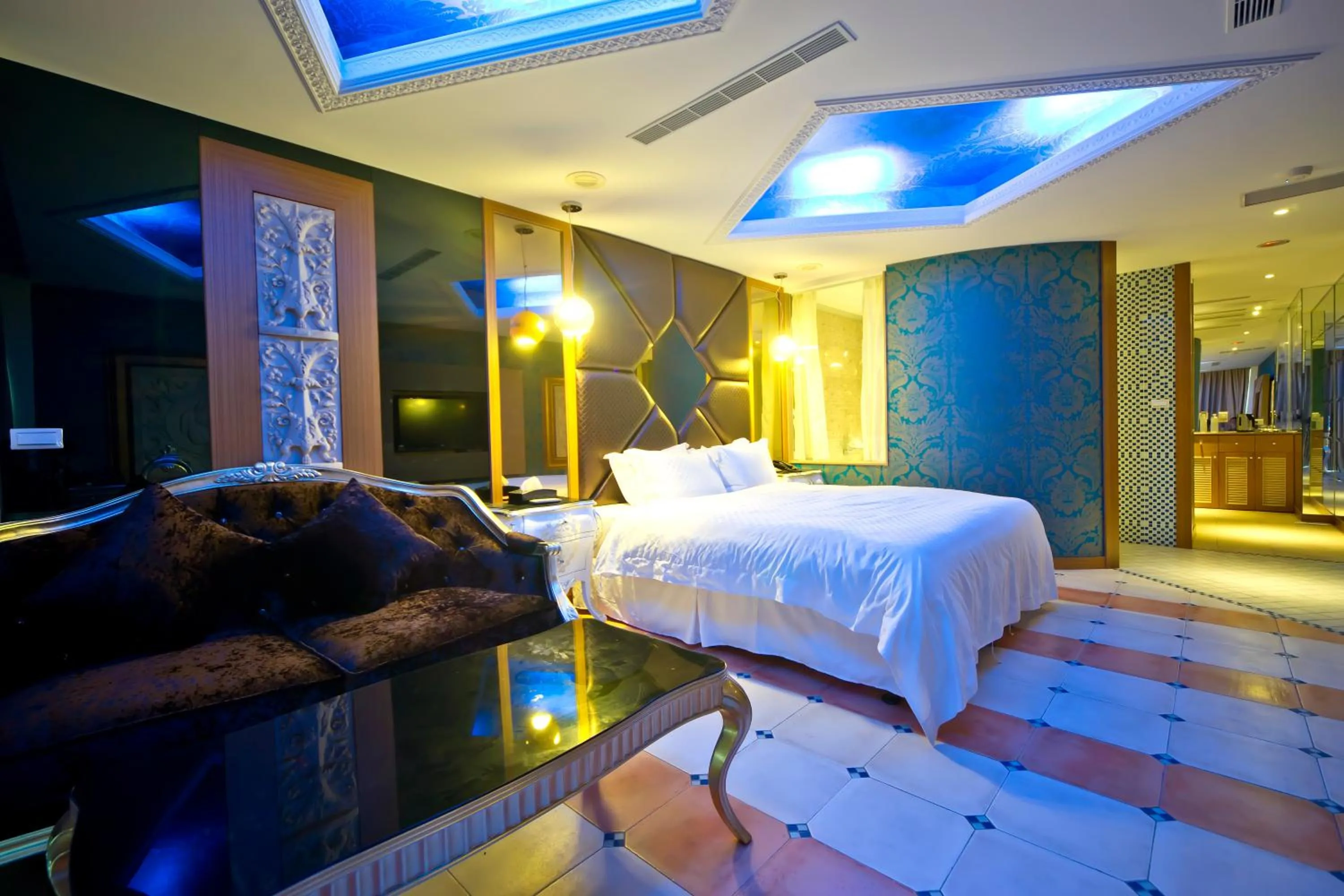 Photo of the whole room, Bed in White House Hot Spring Beach Resort