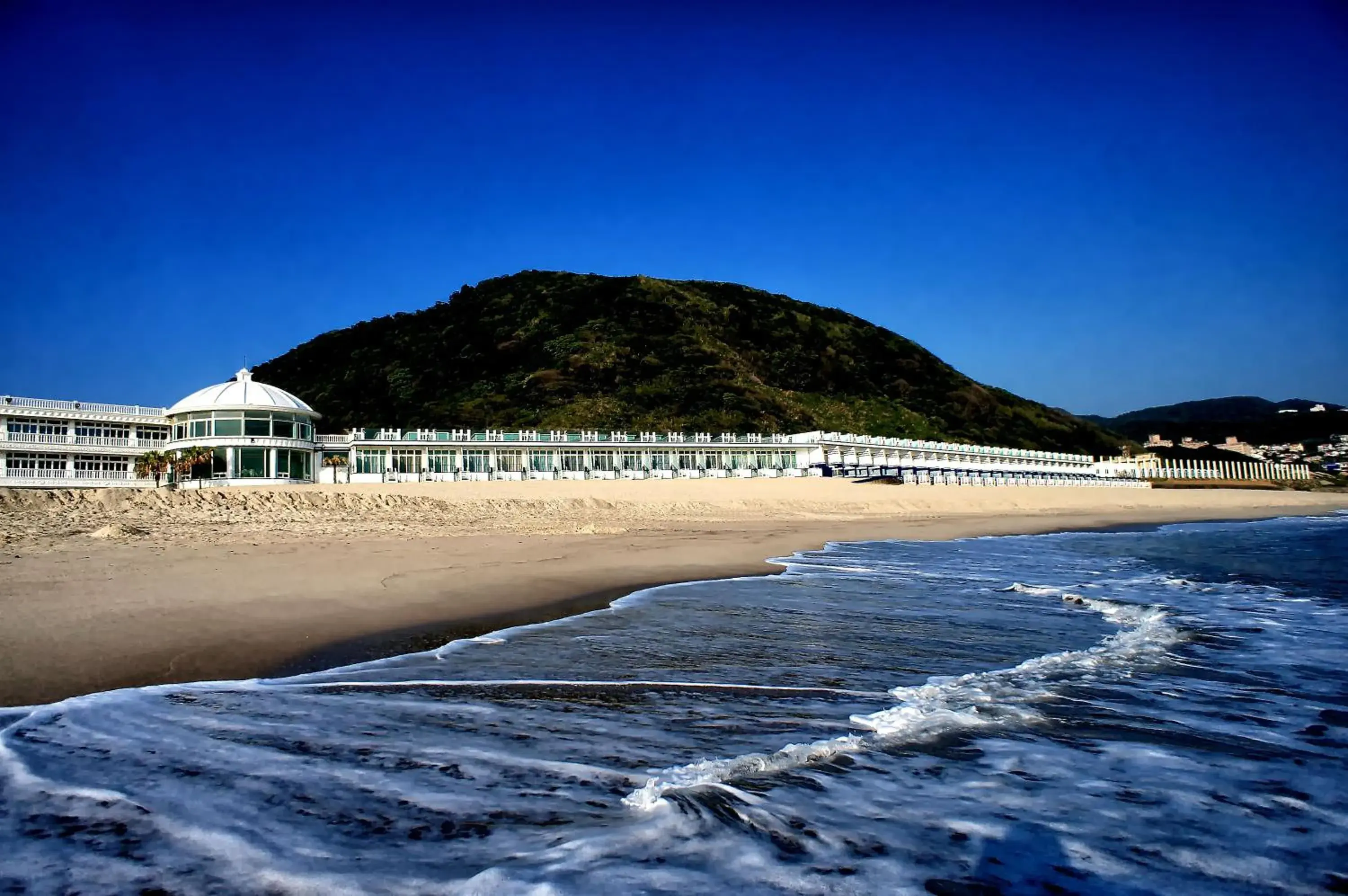 Beach in White House Hot Spring Beach Resort