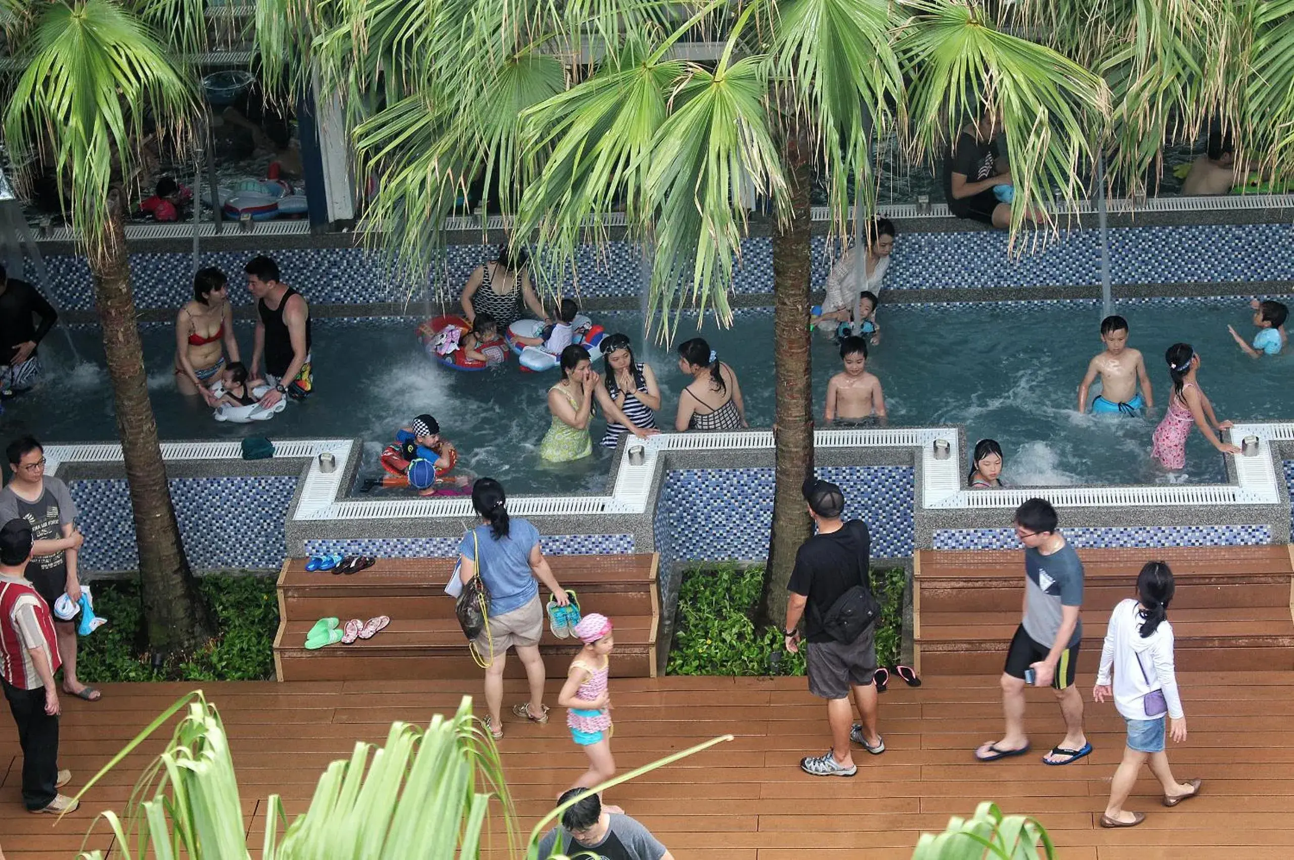 Swimming pool in White House Hot Spring Beach Resort