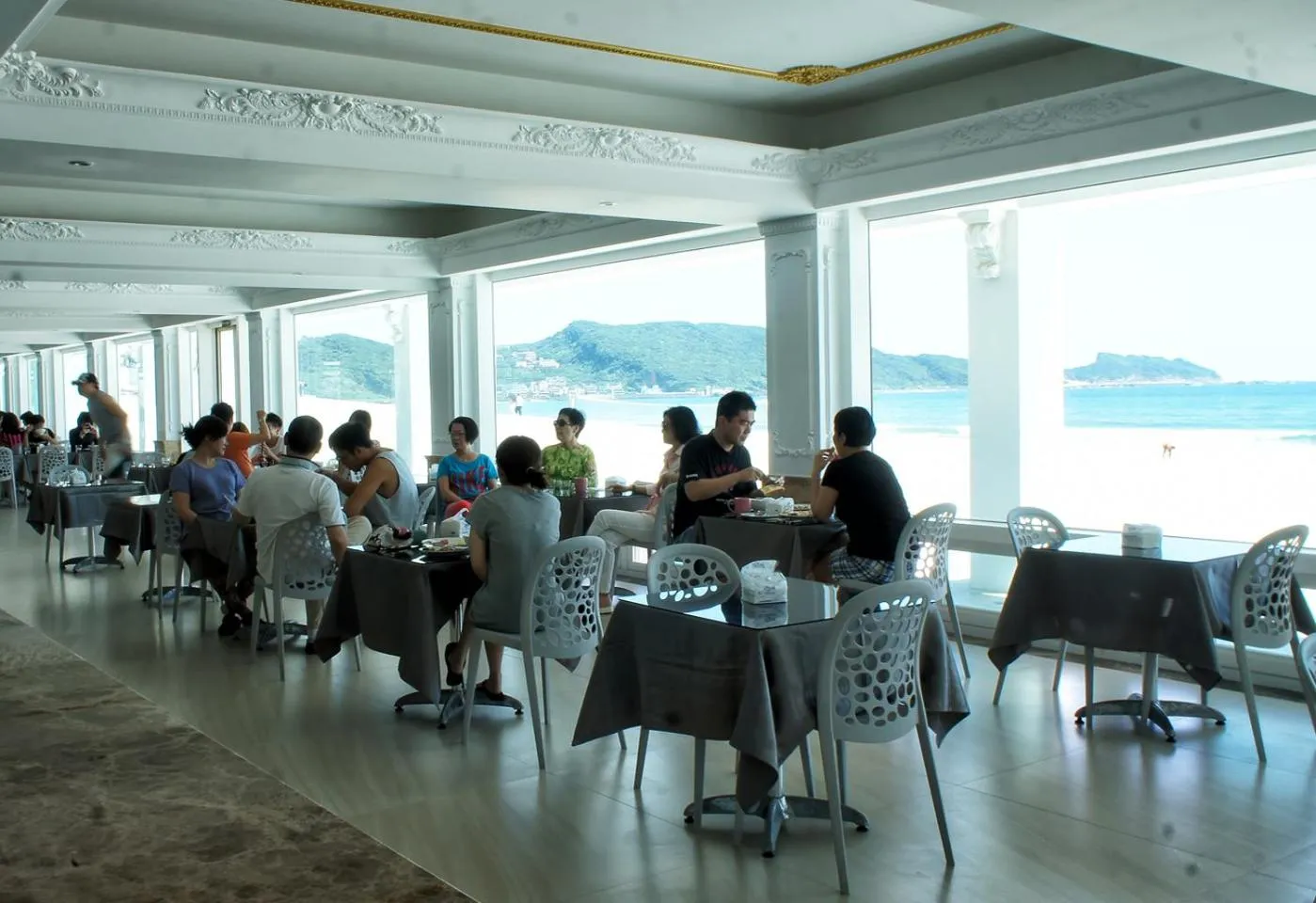 Restaurant/places to eat in White House Hot Spring Beach Resort