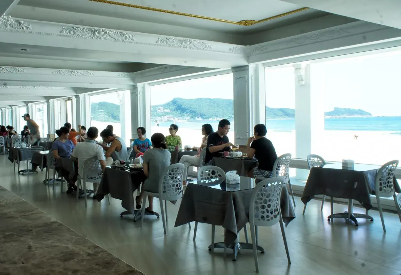 Restaurant/Places to Eat in White House Hot Spring Beach Resort