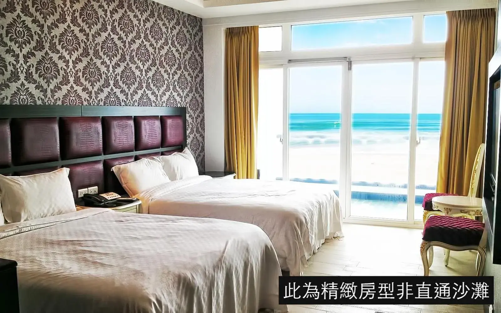 Bed in White House Hot Spring Beach Resort