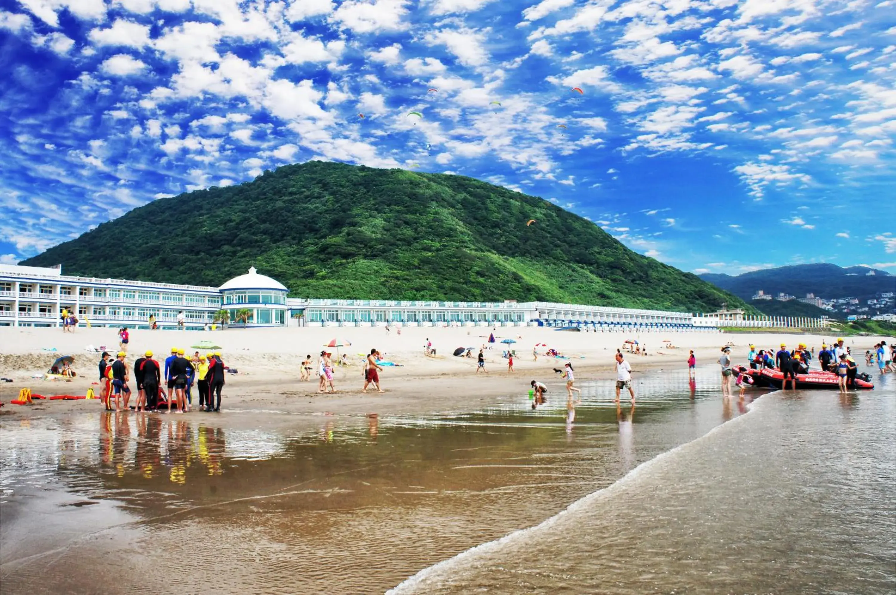 Beach in White House Hot Spring Beach Resort