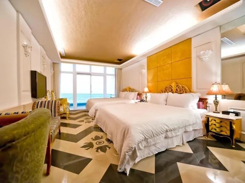 Bed in White House Hot Spring Beach Resort