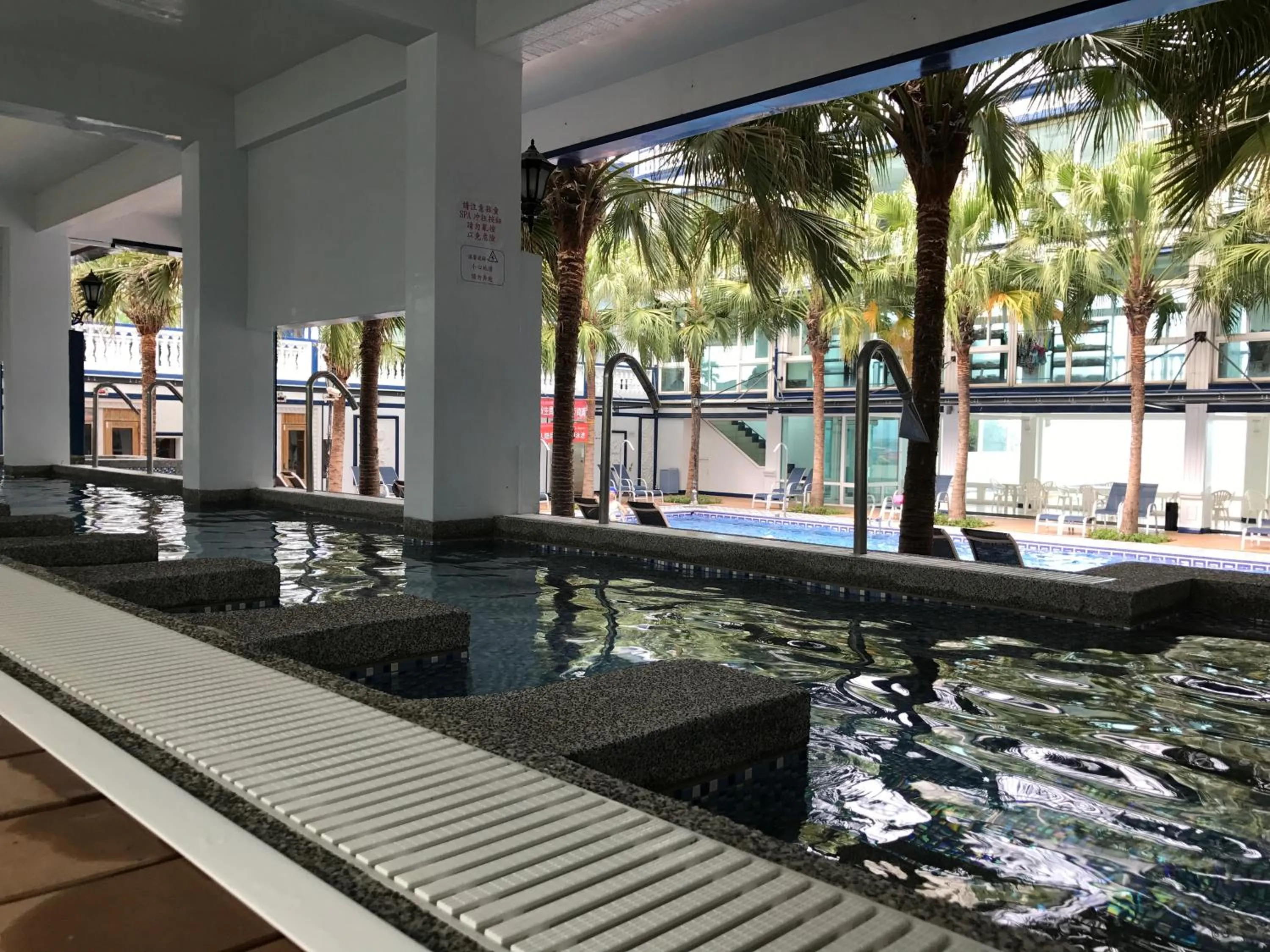 Swimming pool in White House Hot Spring Beach Resort