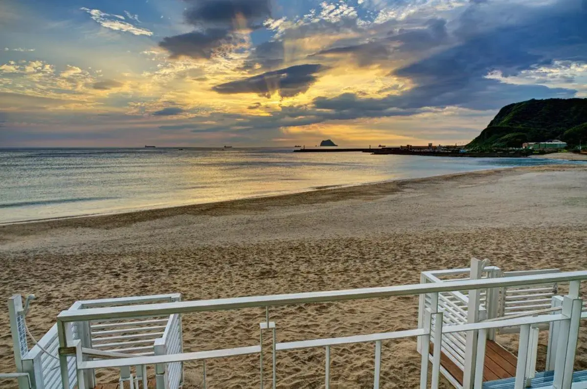 Balcony/Terrace, Beach in White House Hot Spring Beach Resort