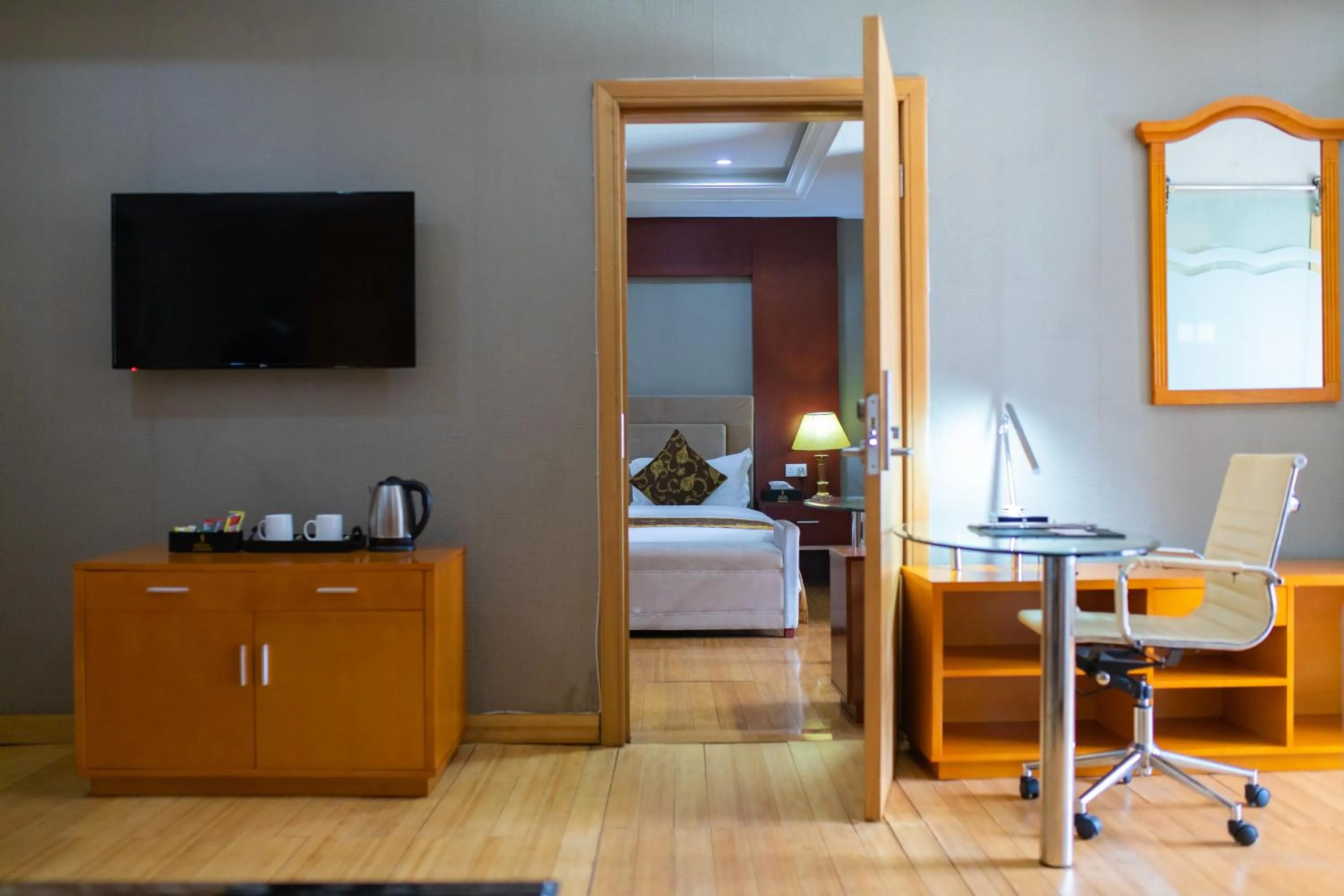 Living room, Bed in Hotel Sunshine Enugu