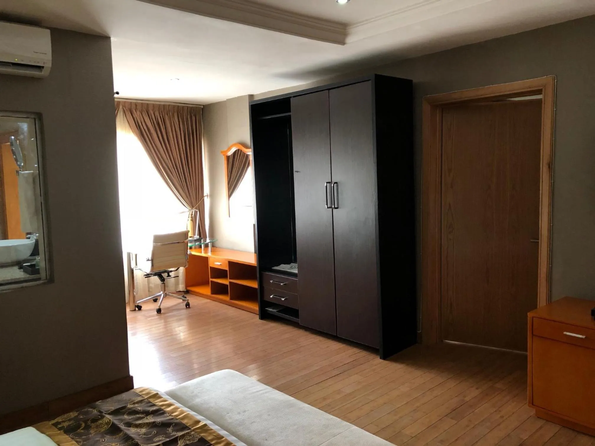 Photo of the whole room, Bed in Hotel Sunshine Enugu