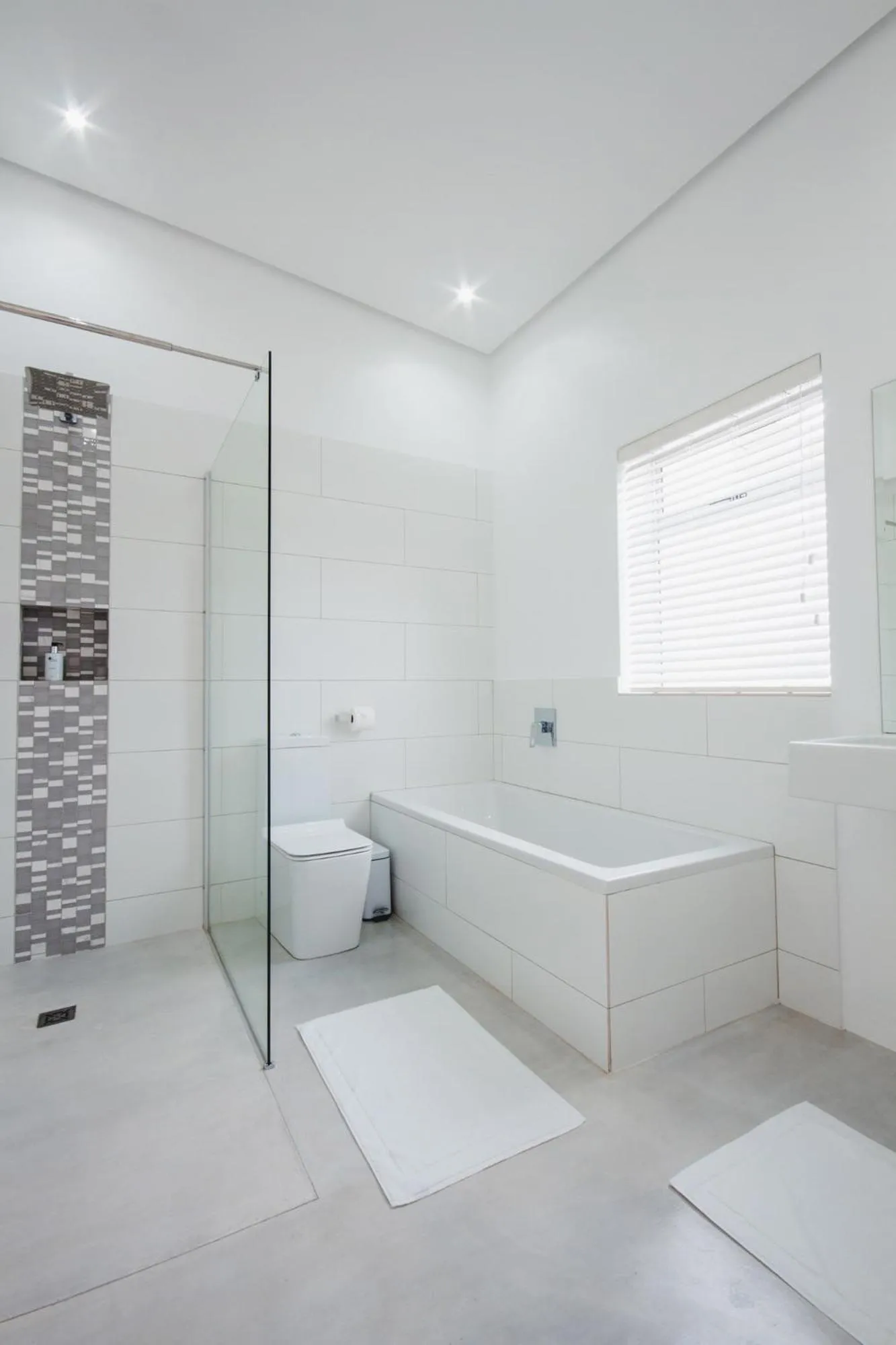 Shower in A Riverbed Guesthouse