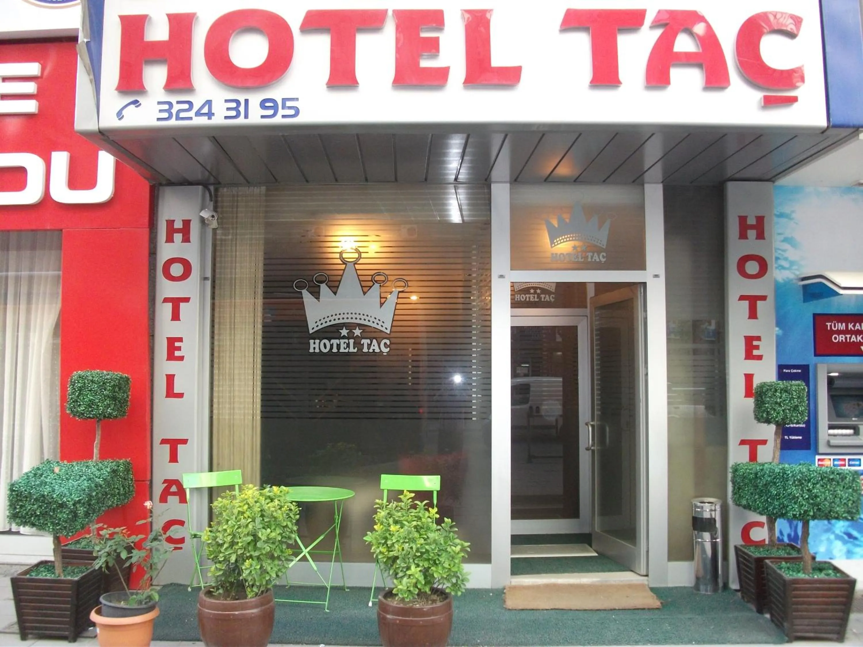 Facade/entrance in Tac Hotel