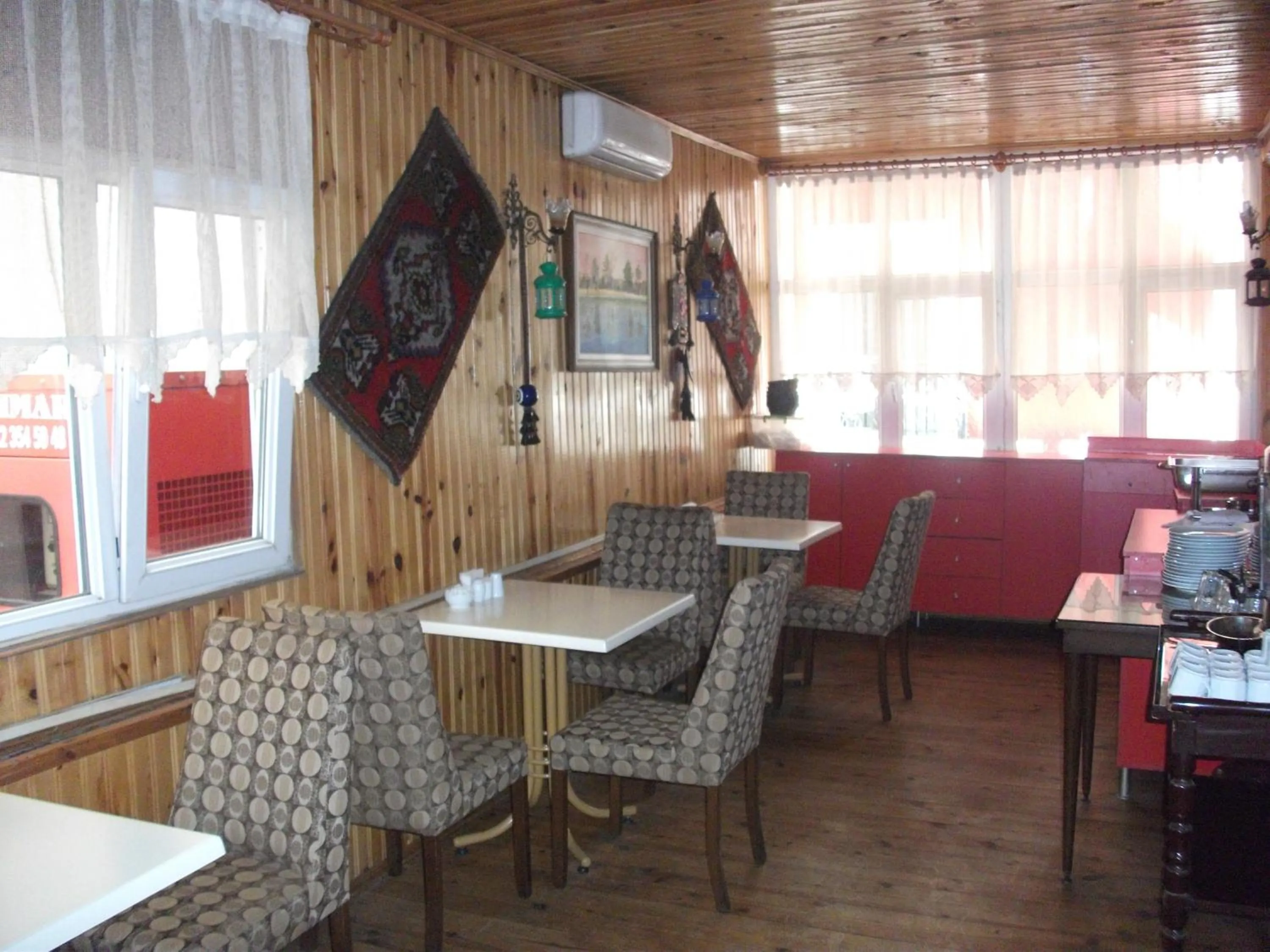 Restaurant/places to eat in Tac Hotel