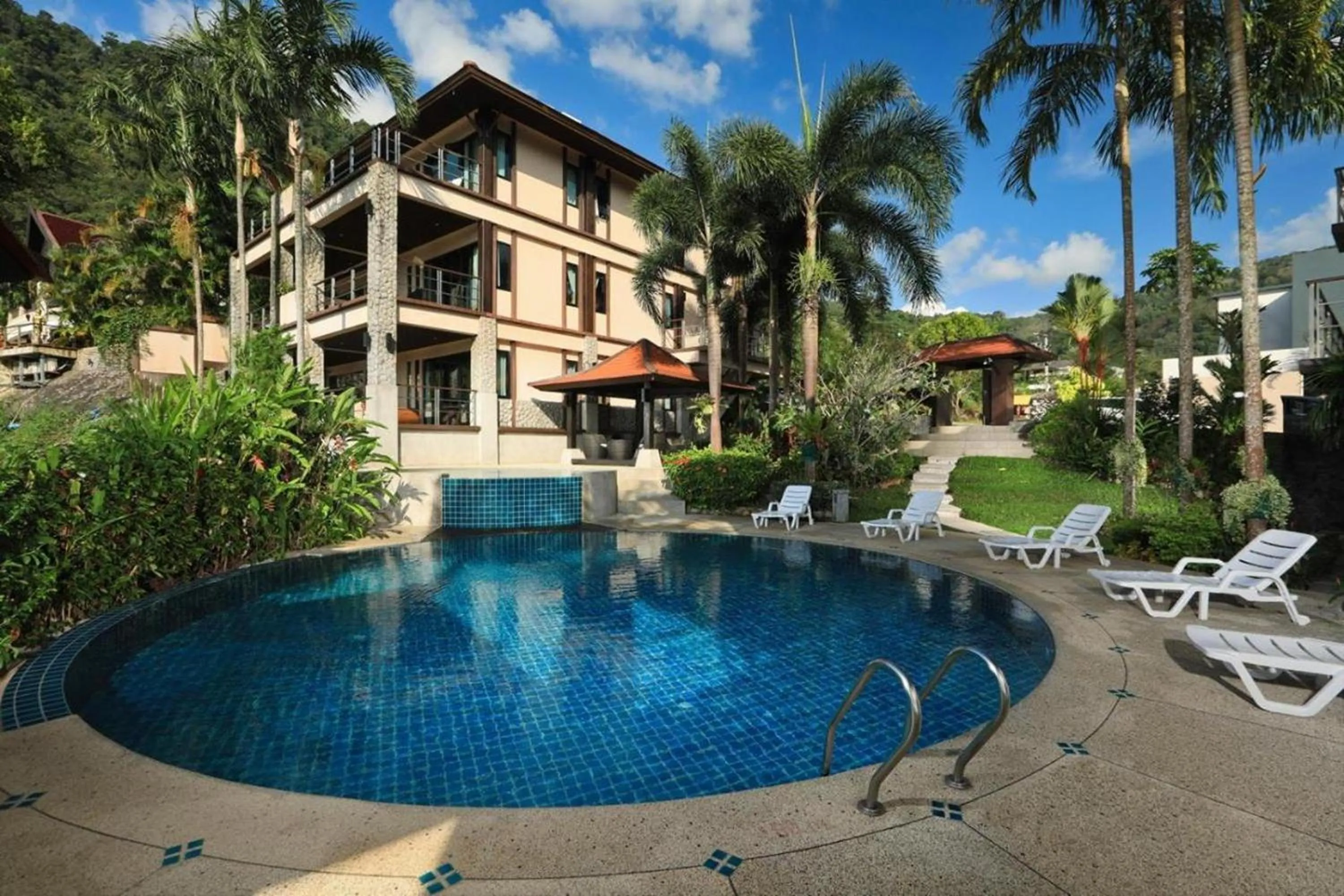 Swimming pool in Kamala Villa Hill