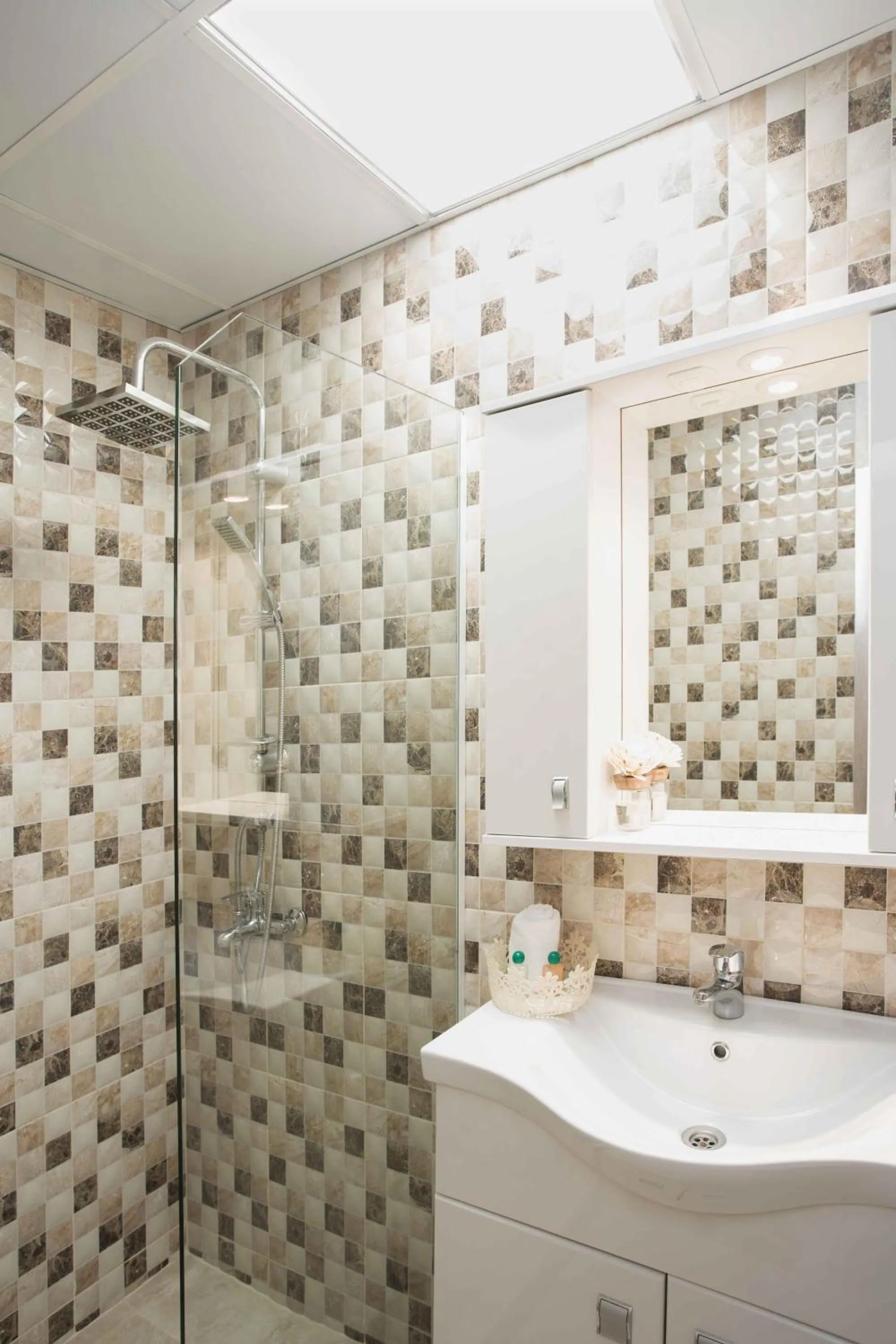 Shower in Family hotel The Castle