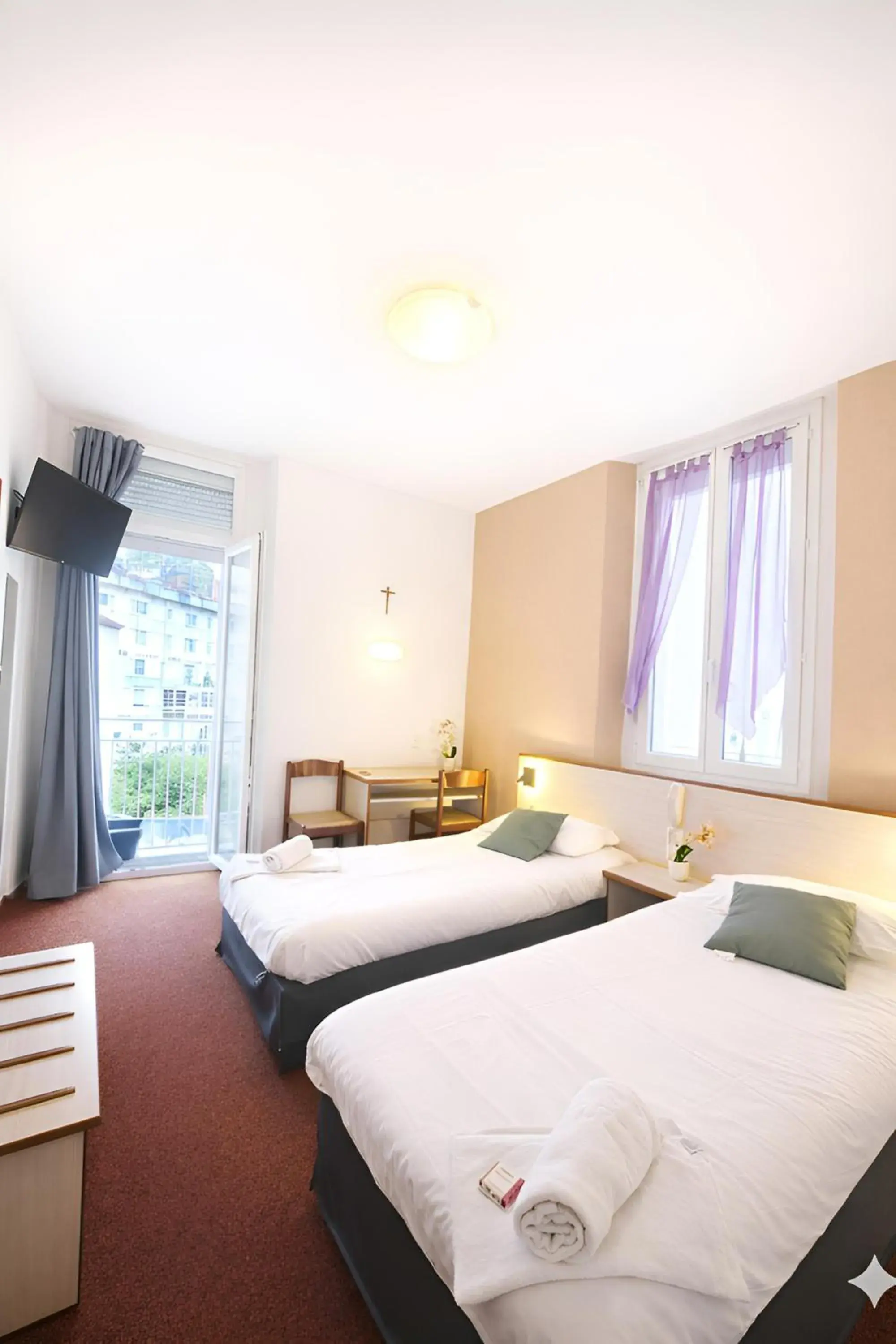 Twin Room in Hôtel Myosotis Twin Room in Hôtel Myosotis