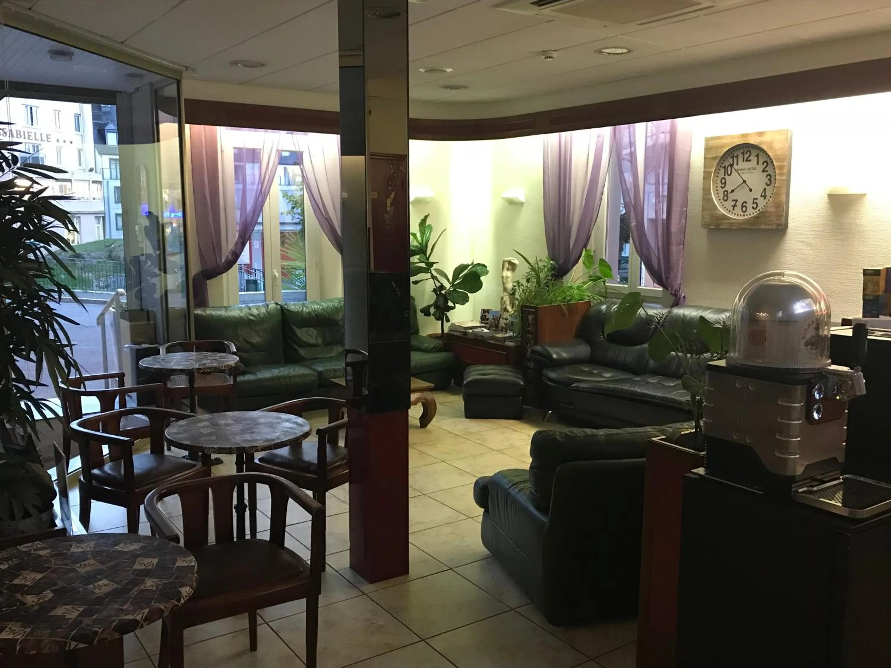 Lobby or reception in Hôtel Myosotis