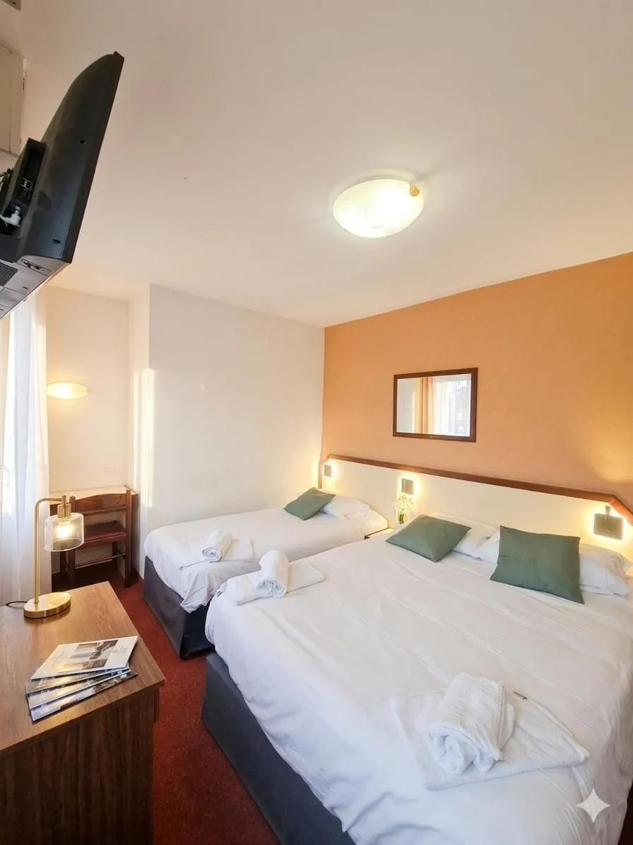 Photo of the whole room, Bed in Hôtel Myosotis