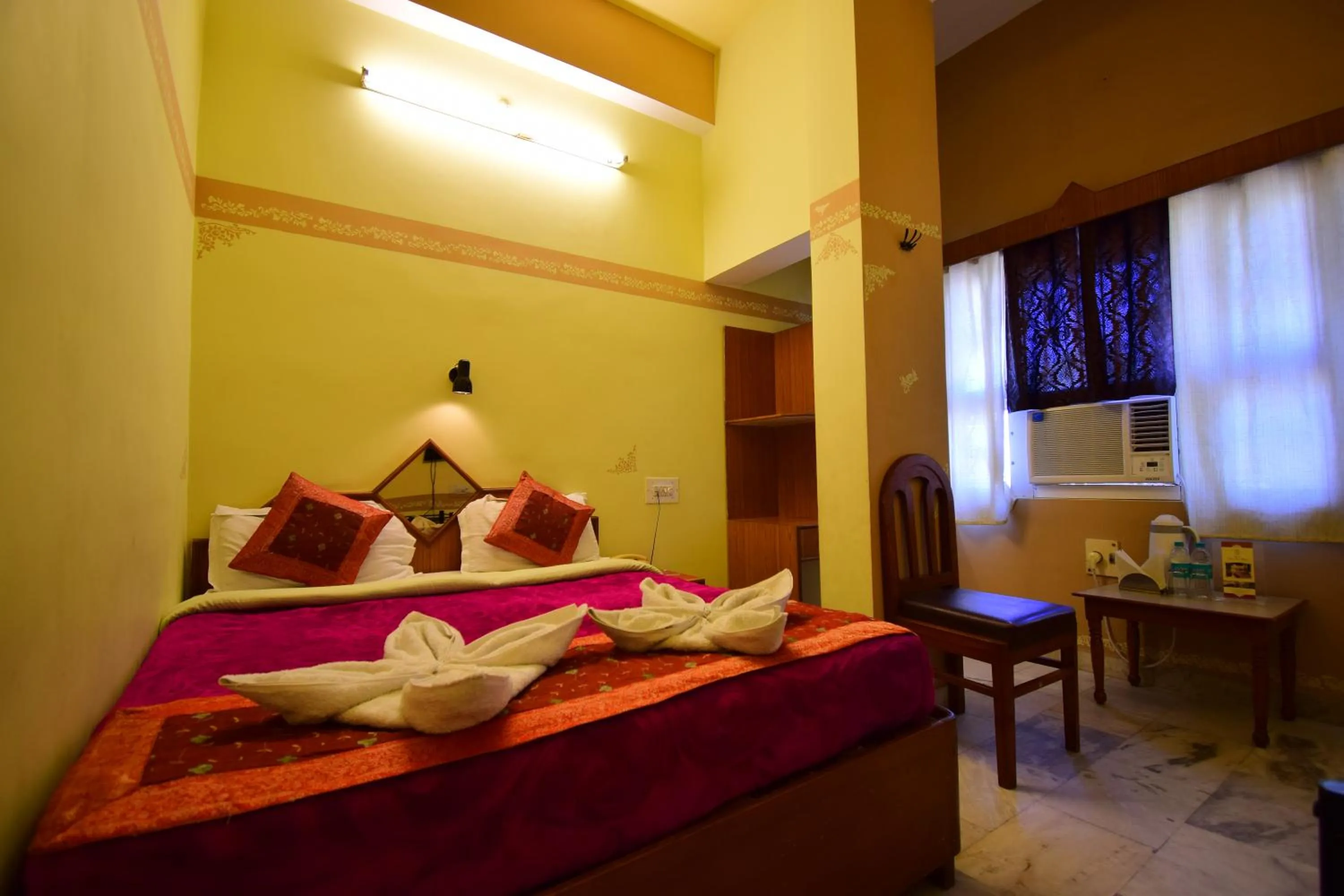 Bed in Hotel Bani Park Palace