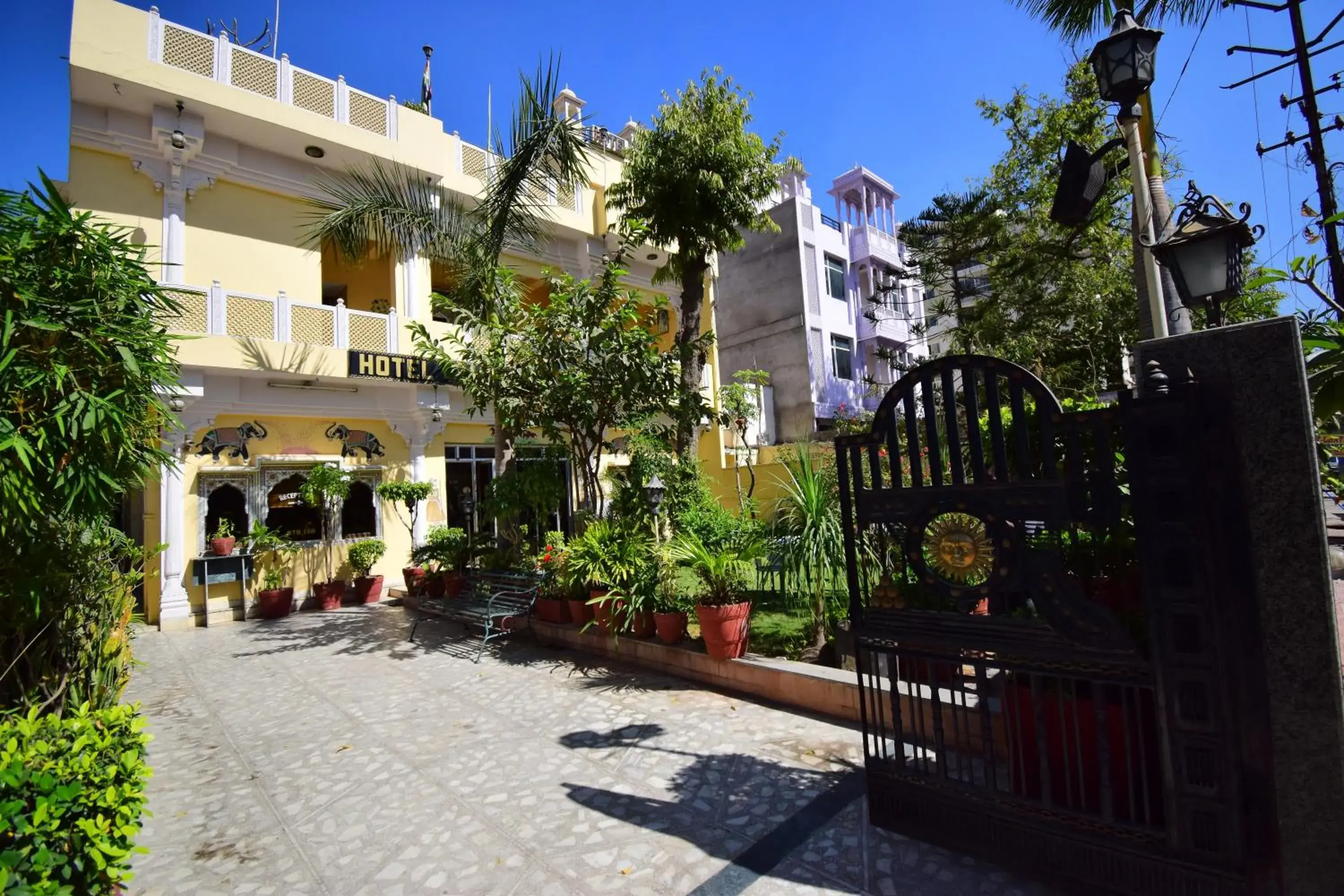 Property building in Hotel Bani Park Palace Property building in Hotel Bani Park Palace