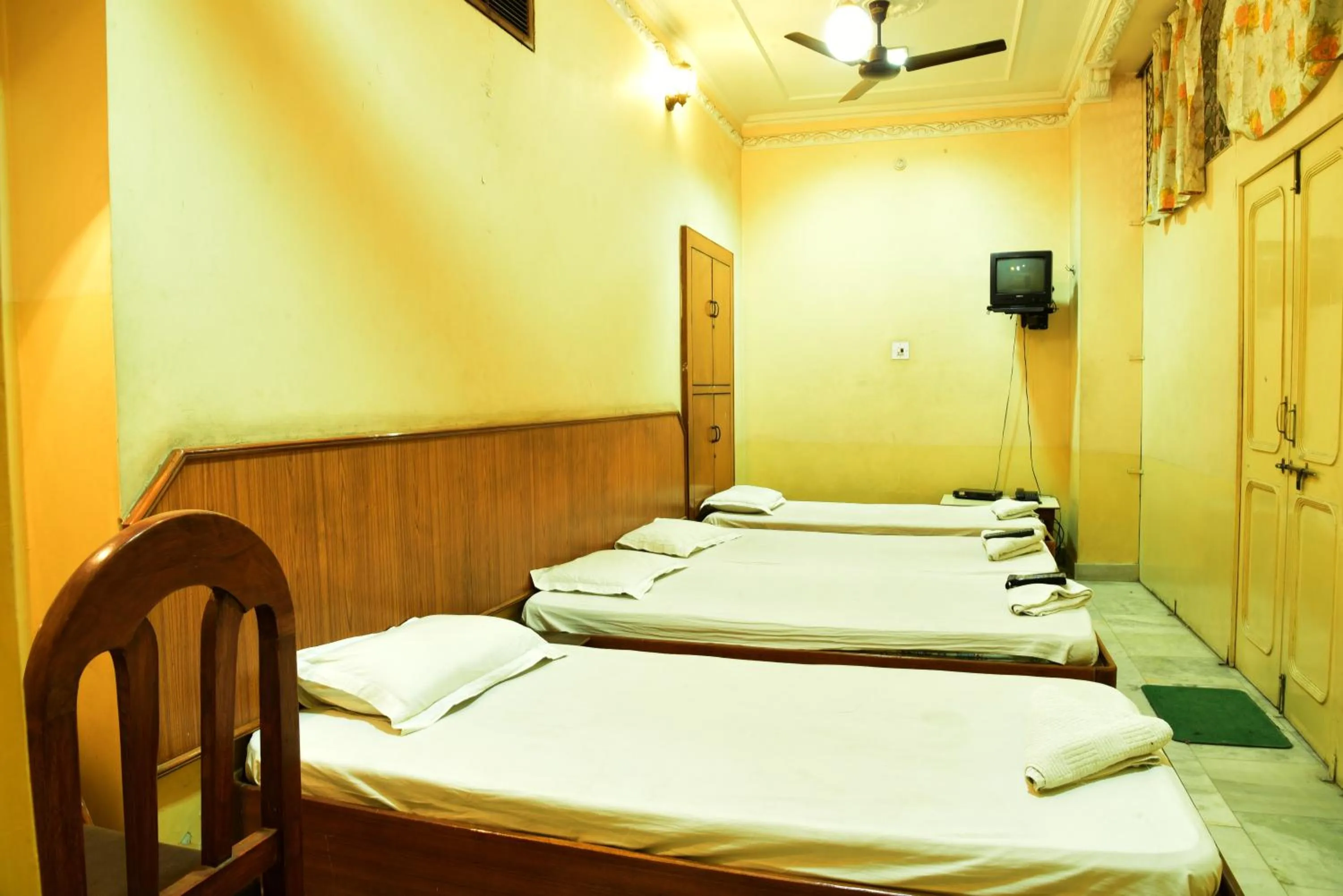 Bed in Hotel Bani Park Palace