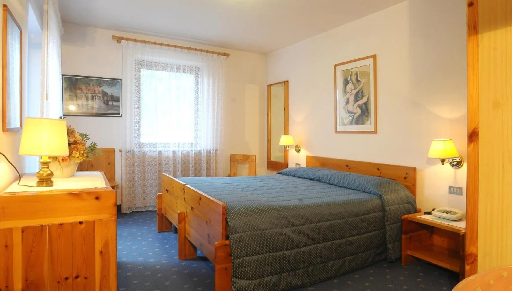 Photo of the whole room, Bed in Sporthotel Europa Sul Lago