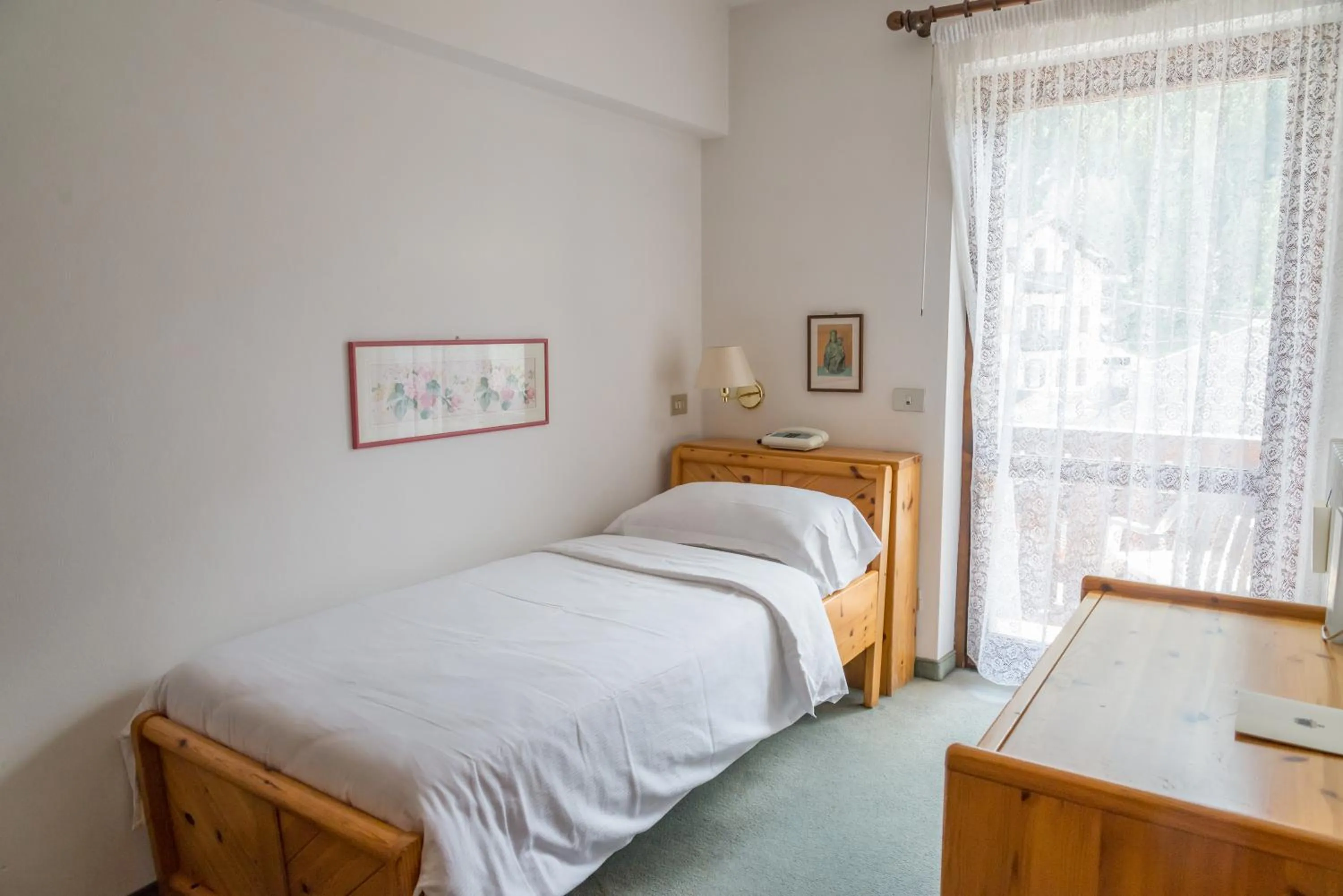 Photo of the whole room, Bed in Sporthotel Europa Sul Lago