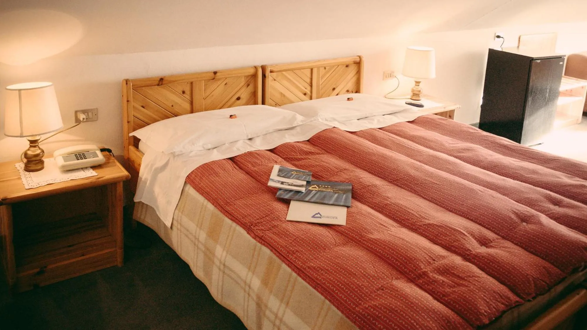 Photo of the whole room, Bed in Sporthotel Europa Sul Lago