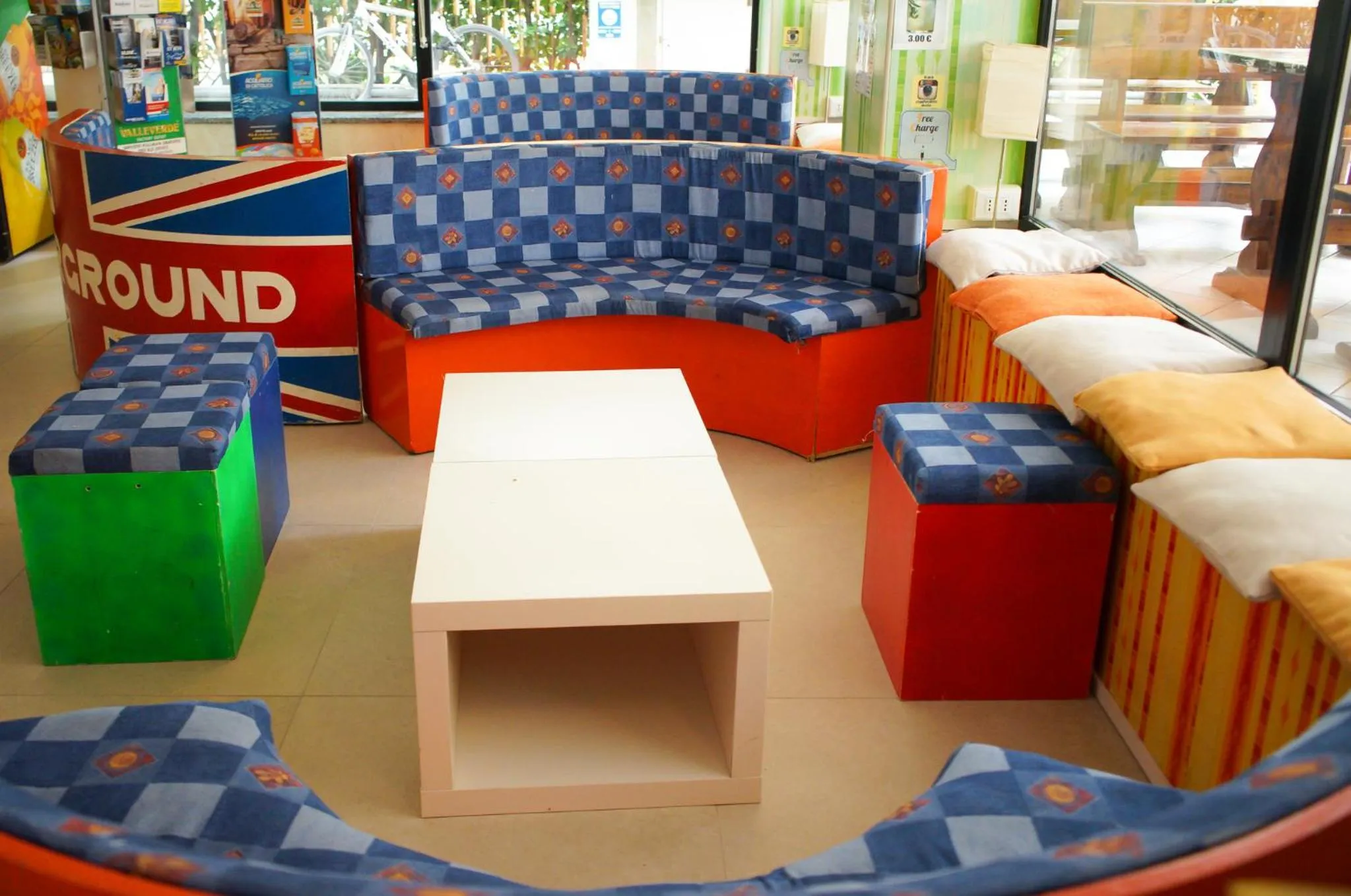 Communal lounge/ TV room in Hotel Elba