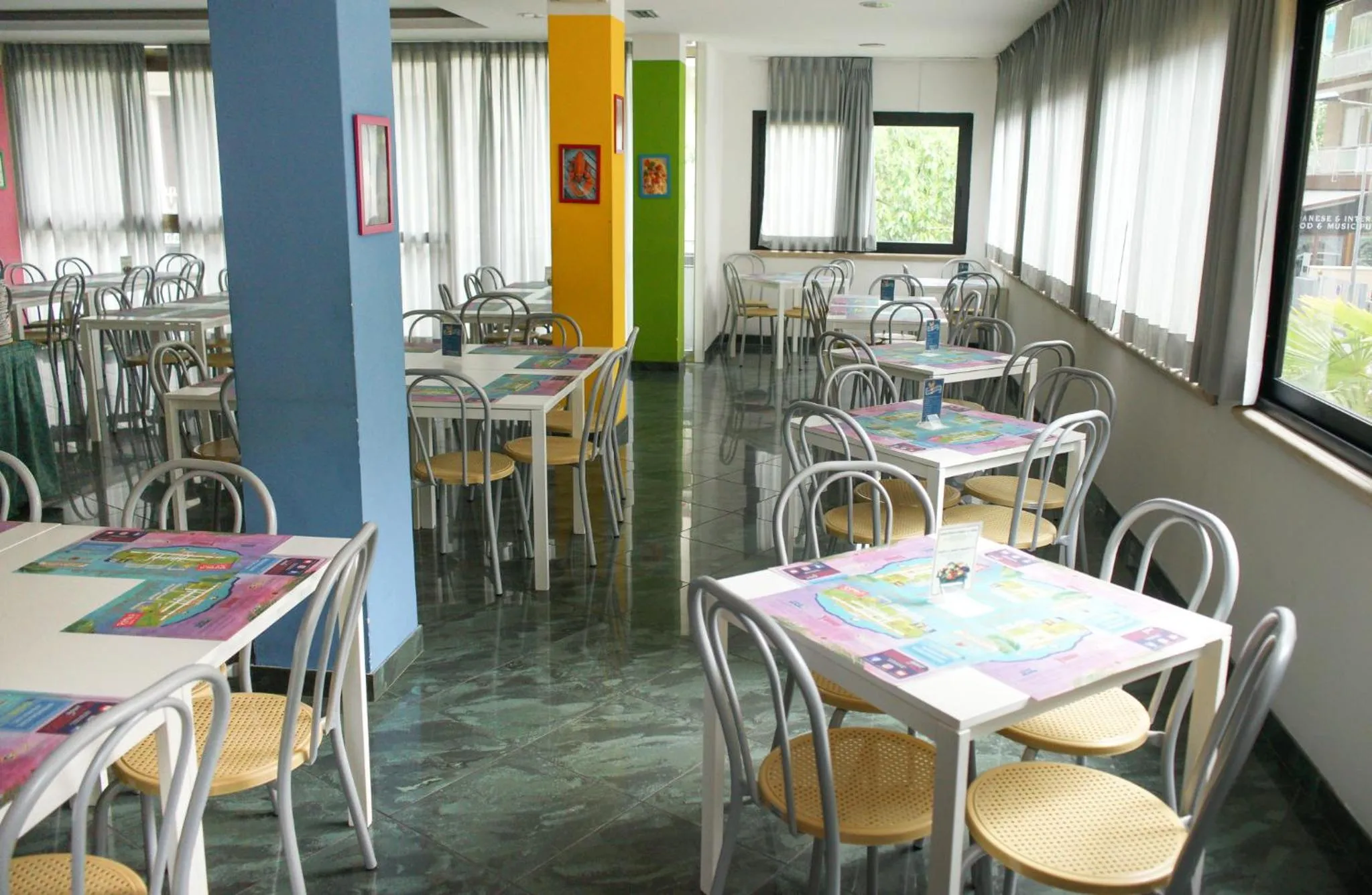 Restaurant/places to eat in Hotel Elba