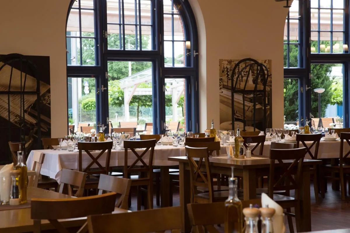 Restaurant/places to eat in Glas-Hotel 4*