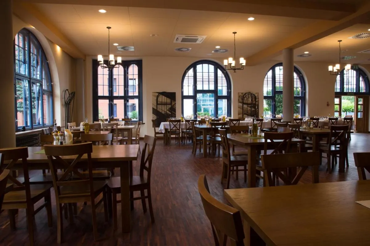 Restaurant/places to eat in Glas-Hotel 4*