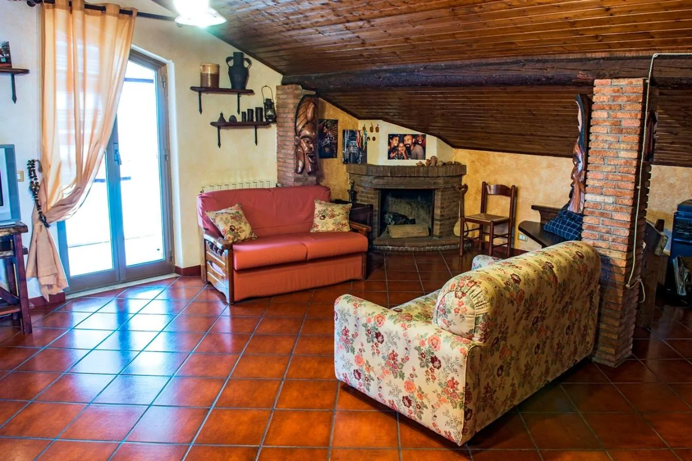 Communal lounge/ TV room in B&B Alfio Tomaselli